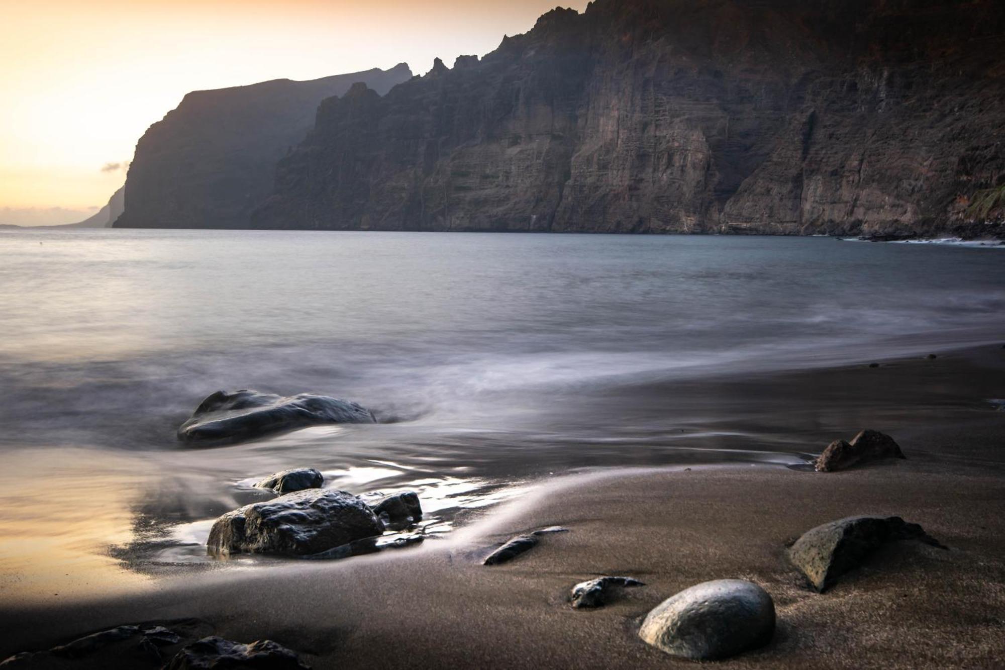 Black * Puerto de Santiago (Tenerife)