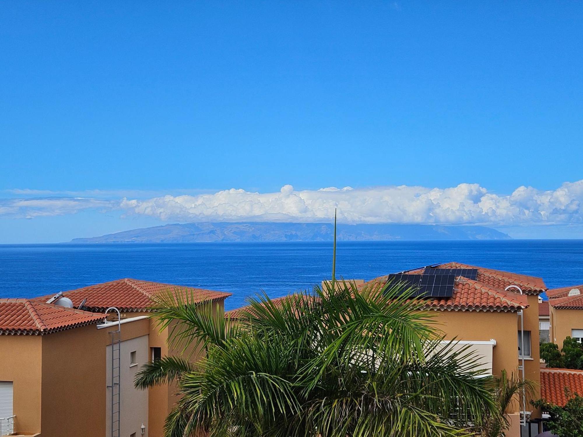 My Island Escape - Sea Views - Private Pool, Sauna