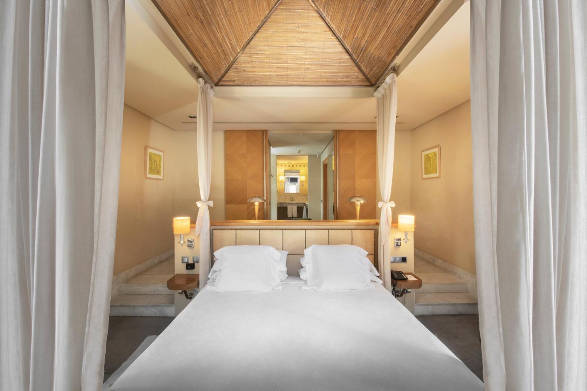 Hotel The At Bahia Del Duque 5*