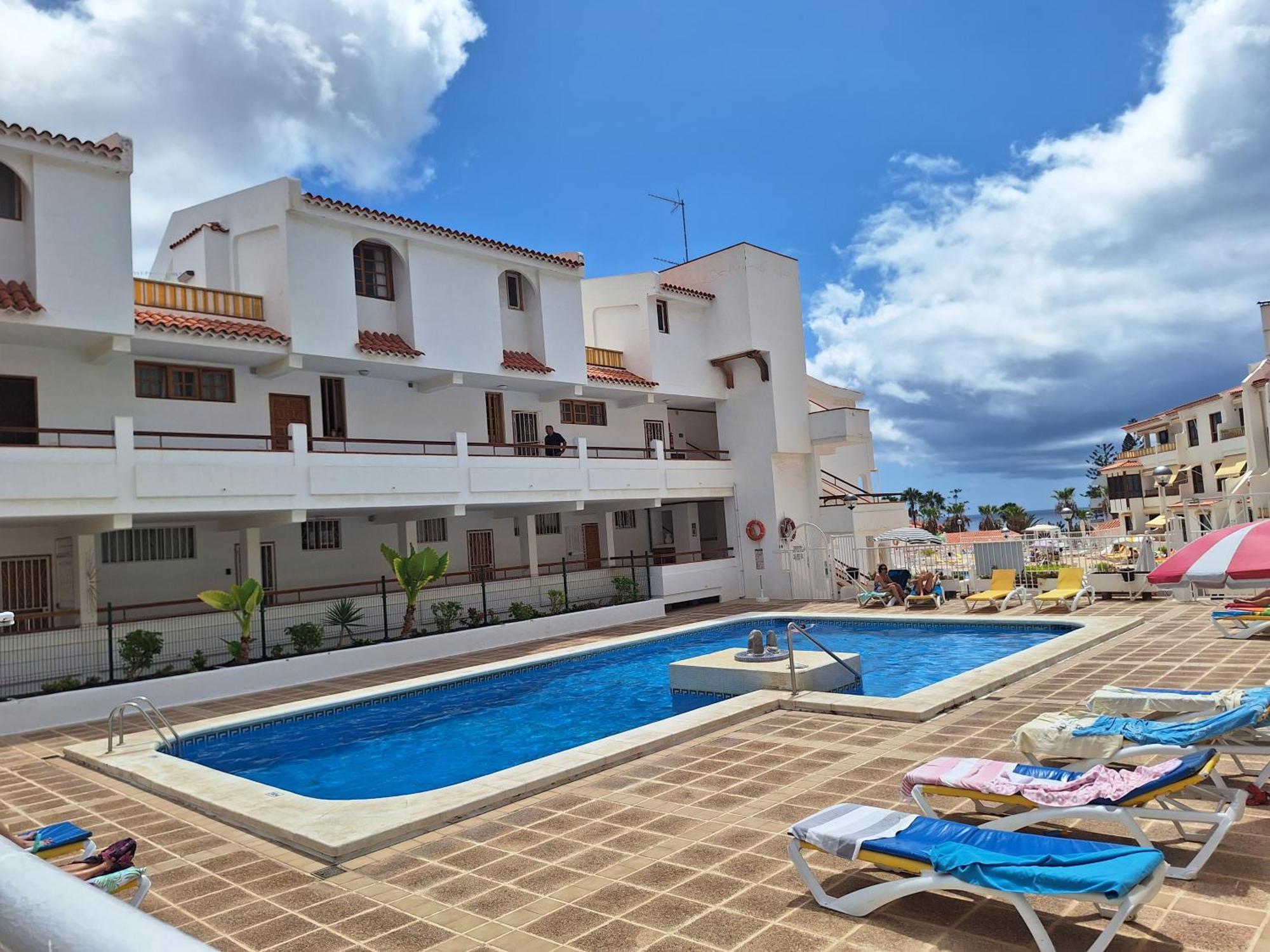Apartment Parque Margarita, Terraza Vista Piscina Los Cristianos (Tenerife)