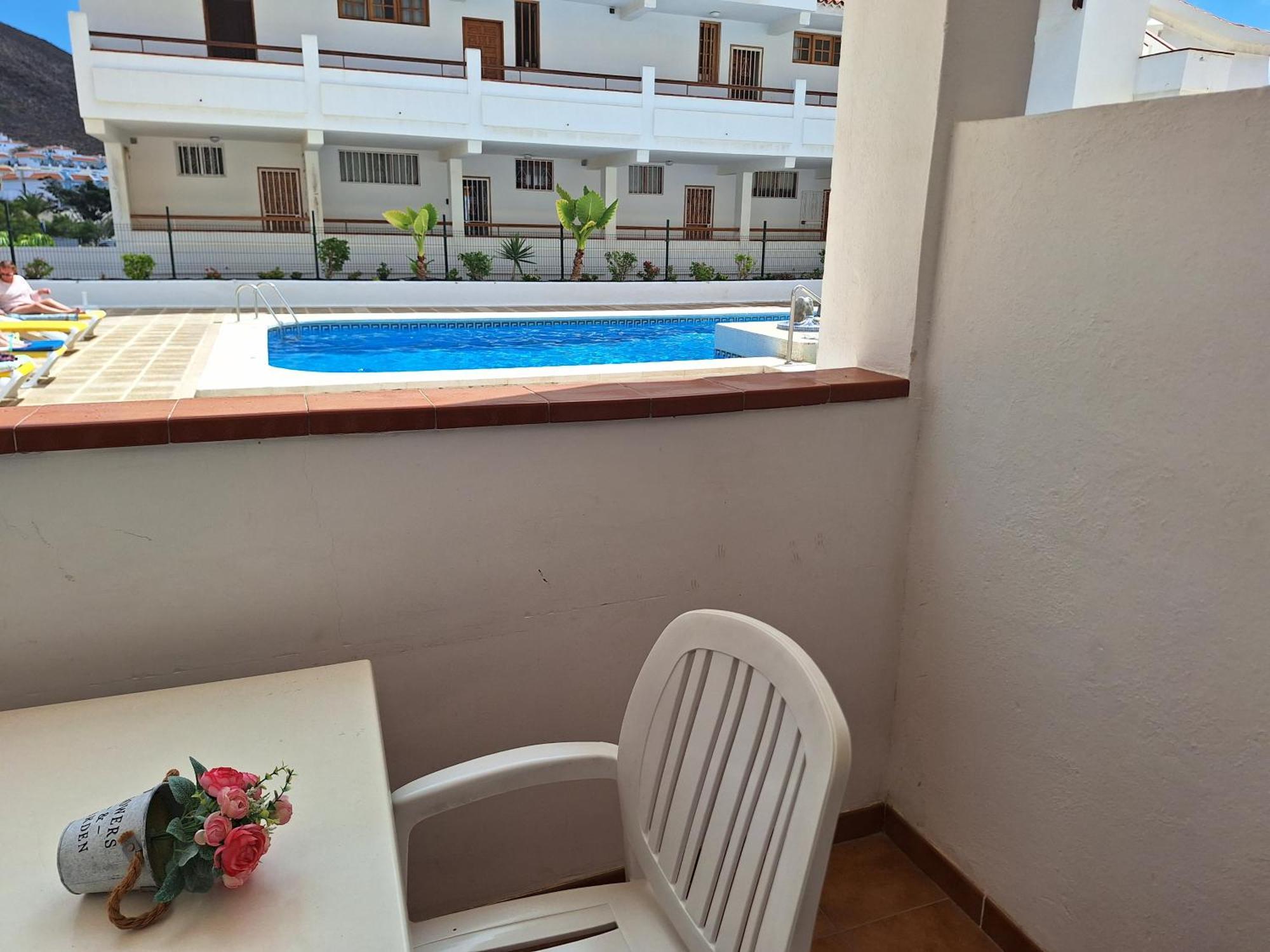 Apartment Parque Margarita, Terraza Vista Piscina Los Cristianos (Tenerife)