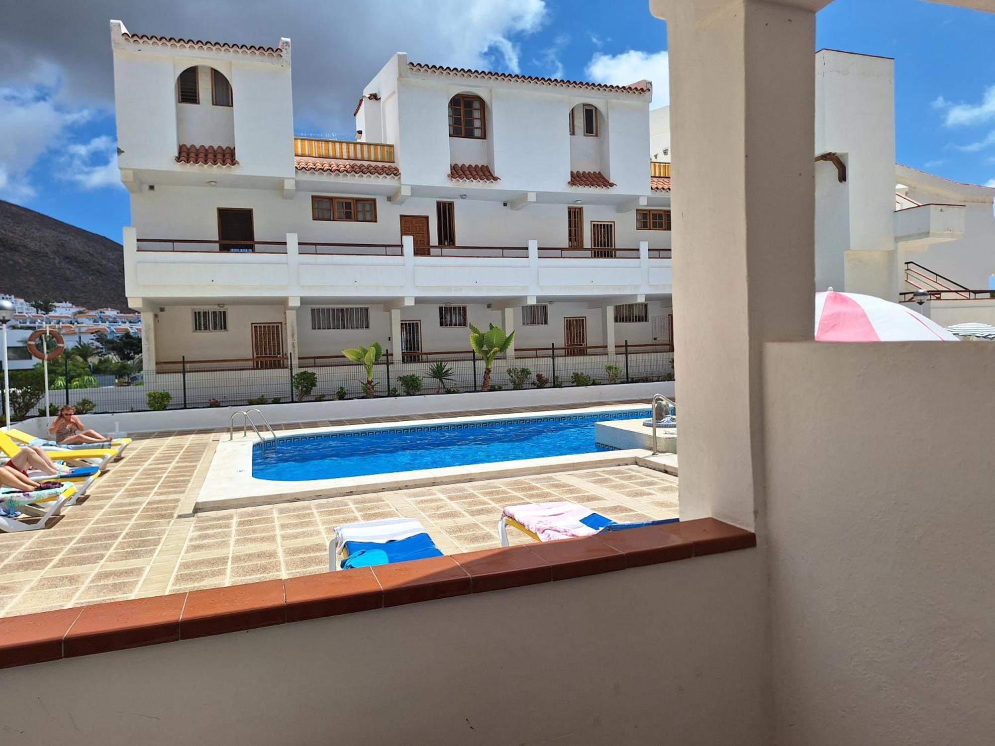 Parque Margarita, Terraza Vista Piscina Los Cristianos (Tenerife)