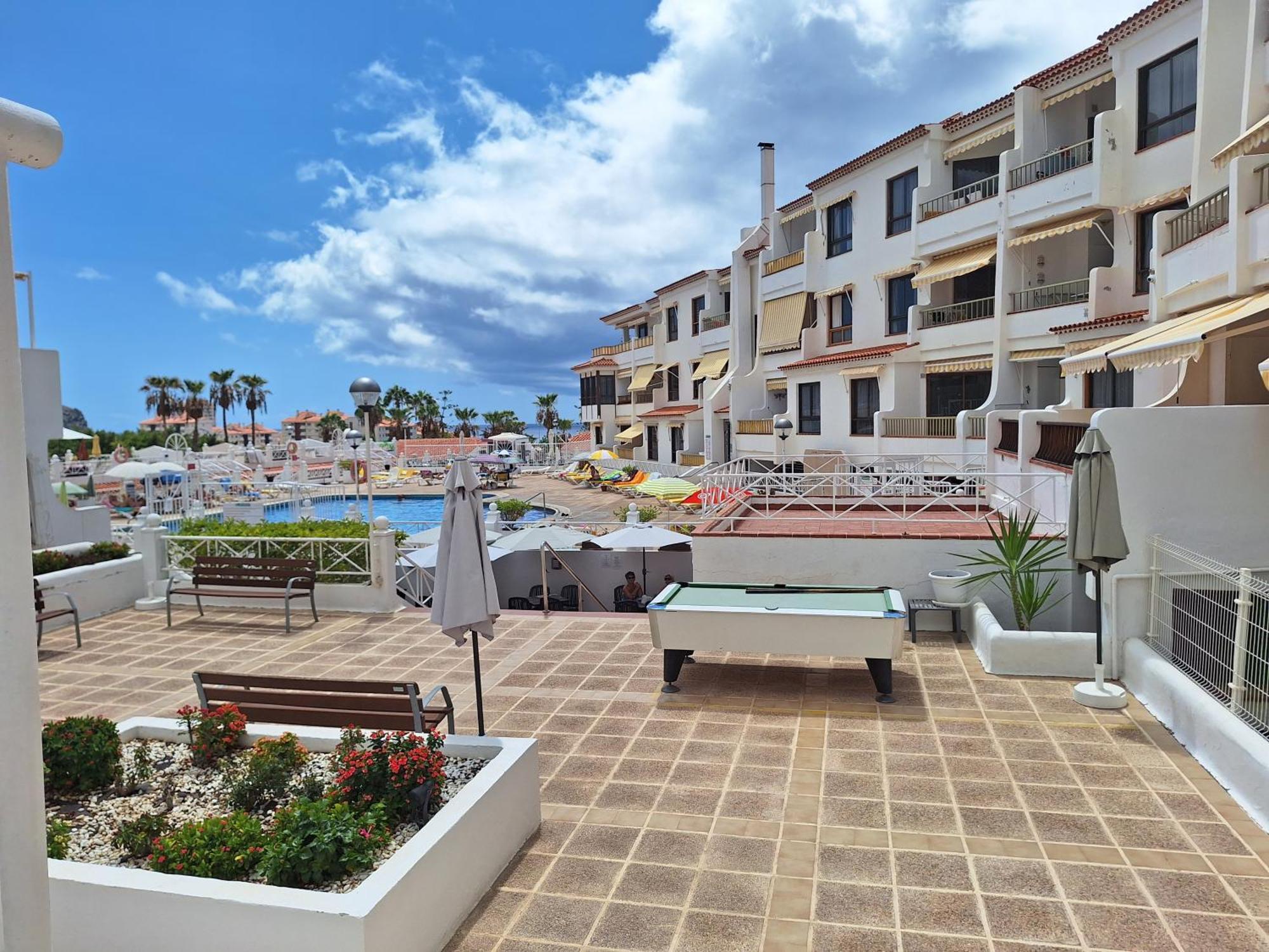 Parque Margarita, Terraza Vista Piscina