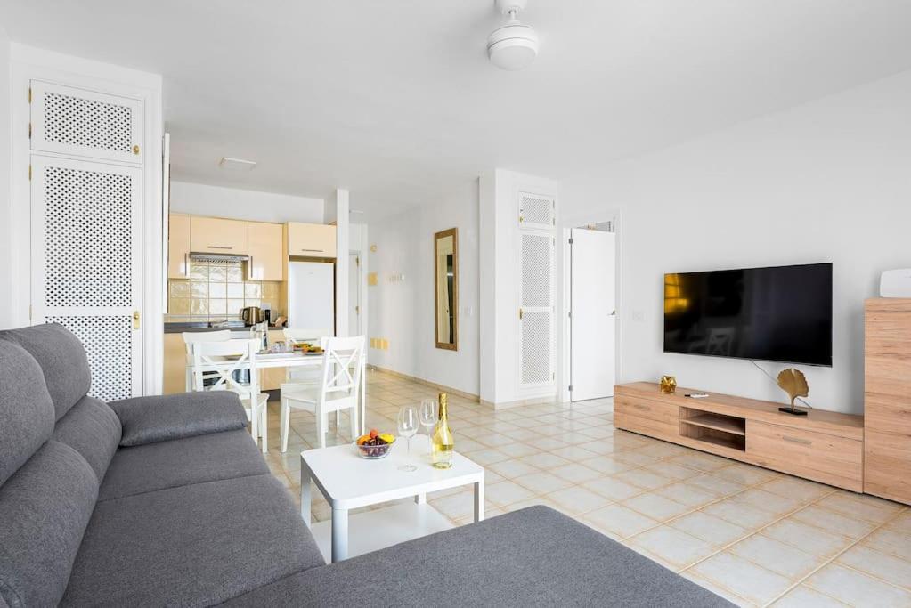 Golden Sunset Ocean View Apartment