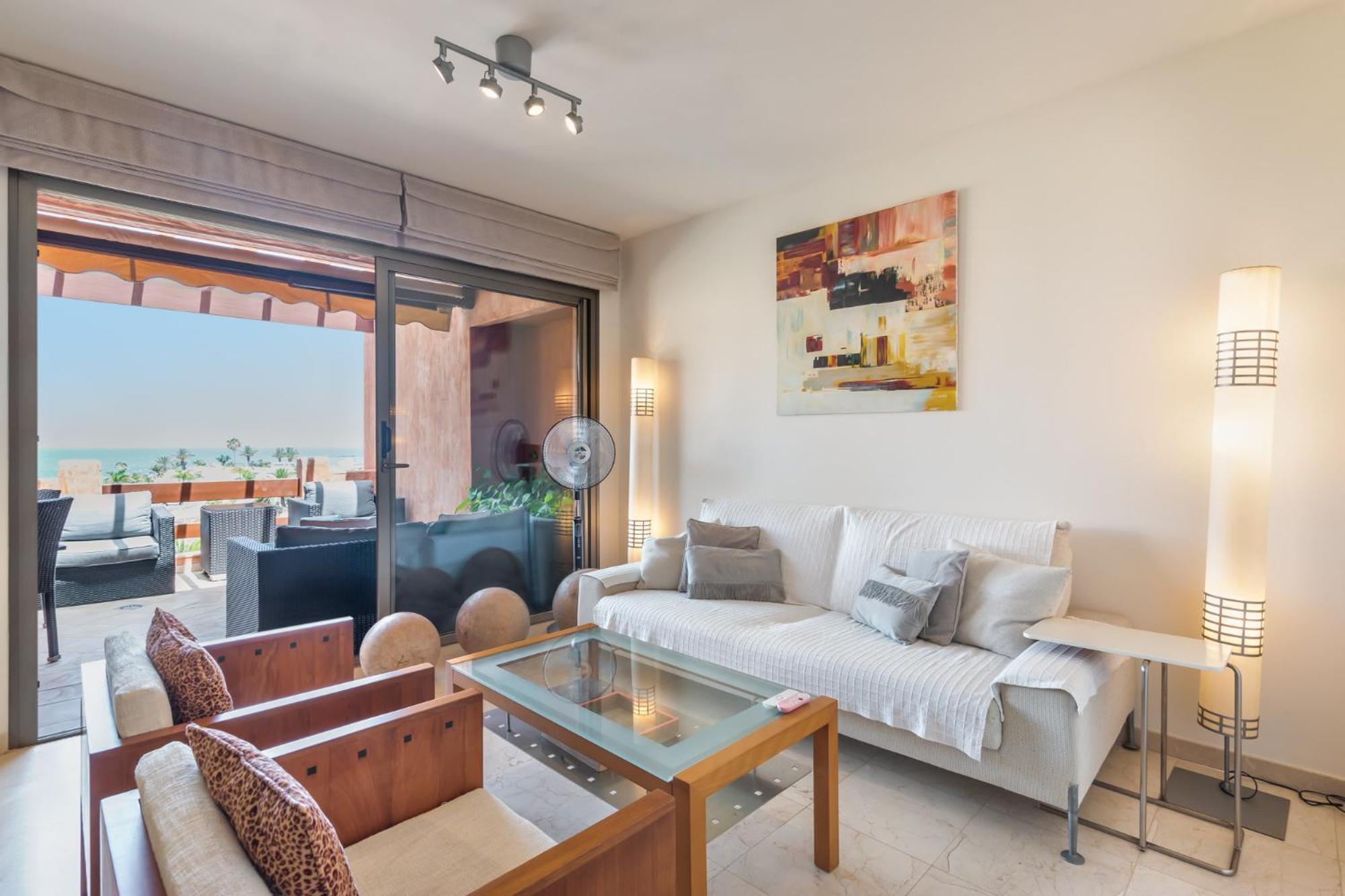 Romen 2-2 Penthouse Sea View & Jacuzzi 2b Hébergement de vacances
