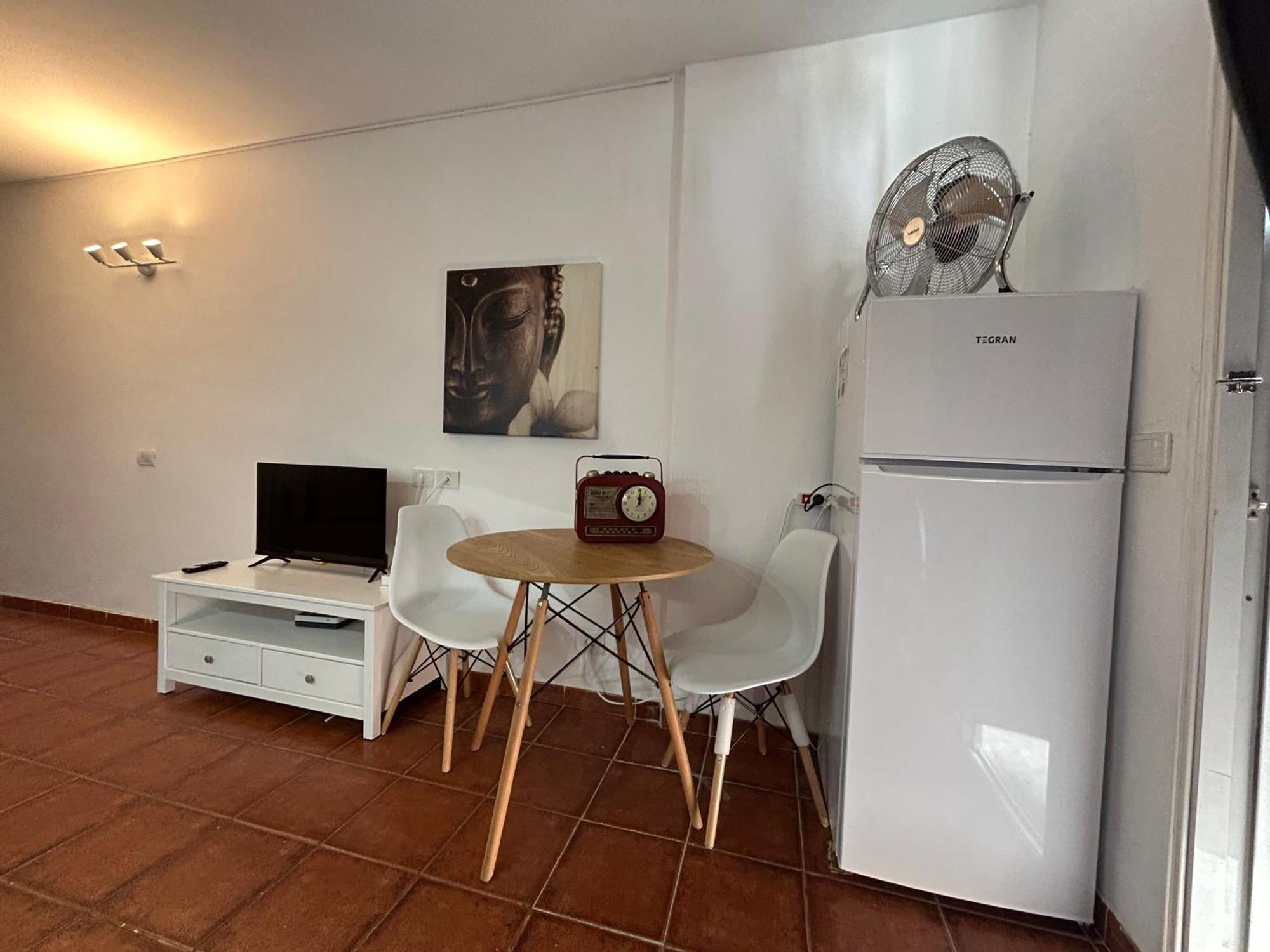 Practical And Cozy In Southern Arona
