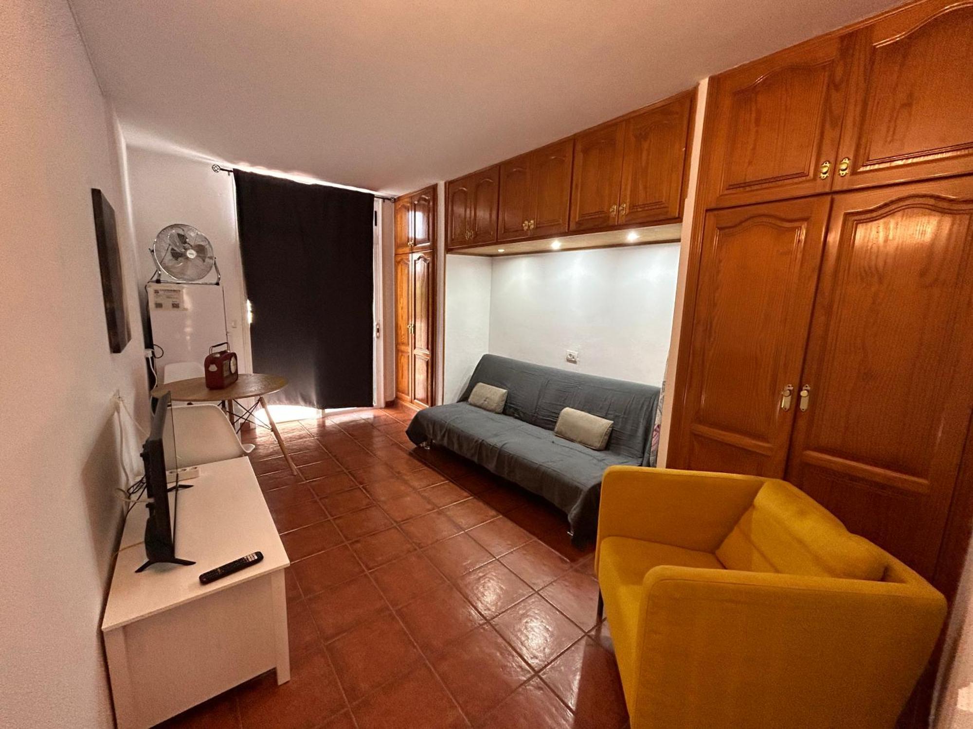 Practical And Cozy In Southern Arona Apartment *