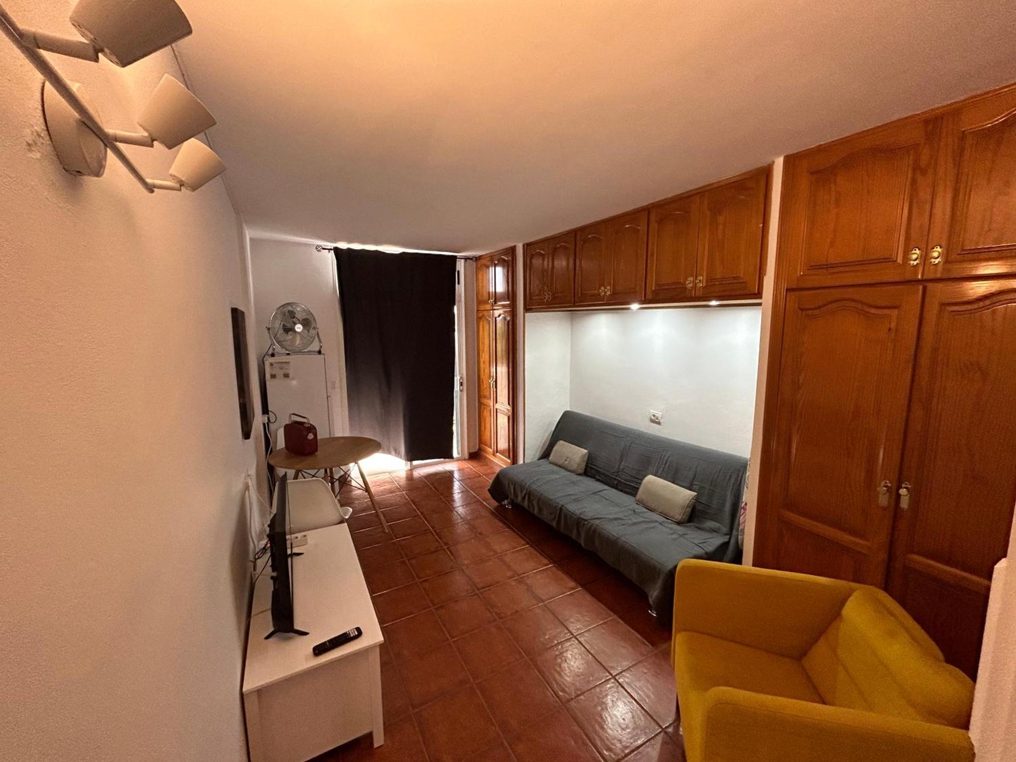Practical And Cozy In Southern Arona *