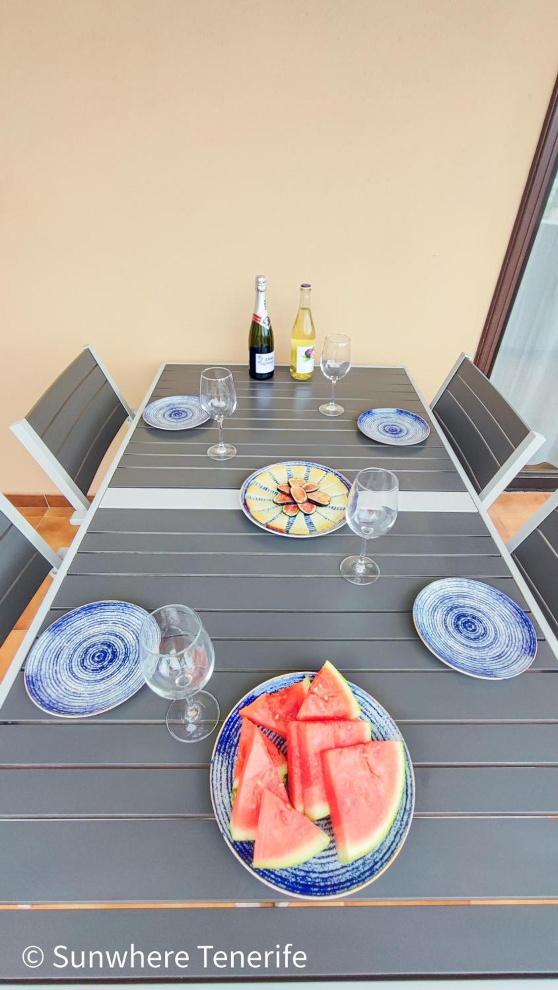 Spacious With Private Garden In Tenerife South