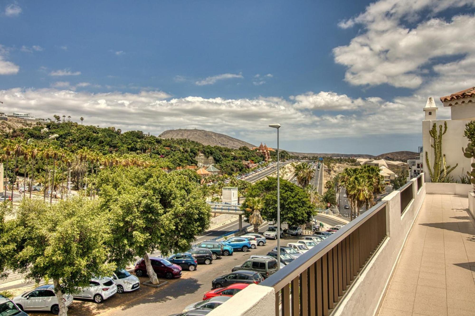 Penthouse With Magnificent Ocean Views, Jacuzzi, Pool, Nearby Beach In Tenerife South Playa Feñabe