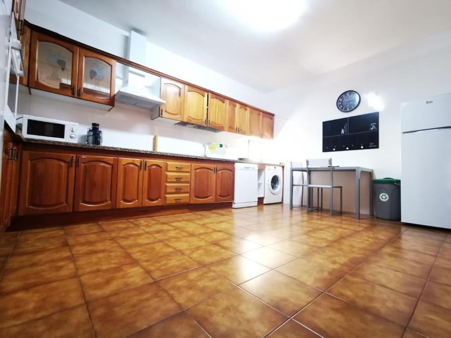 Amplia Casa 5 En Santa Cruz Con Zona Trabajar