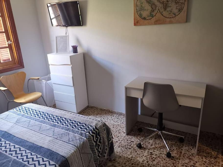 Amplia Casa 5 En Santa Cruz Con Zona Trabajar Сasa de vacaciones