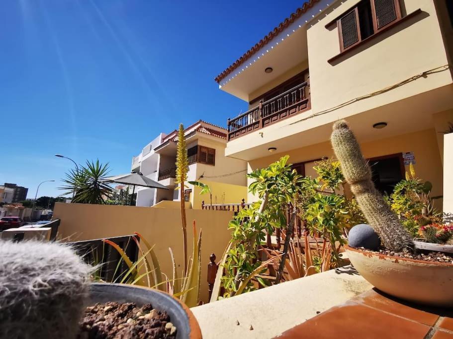 Amplia Casa 5 En Santa Cruz Con Zona Trabajar Сasa de vacaciones *