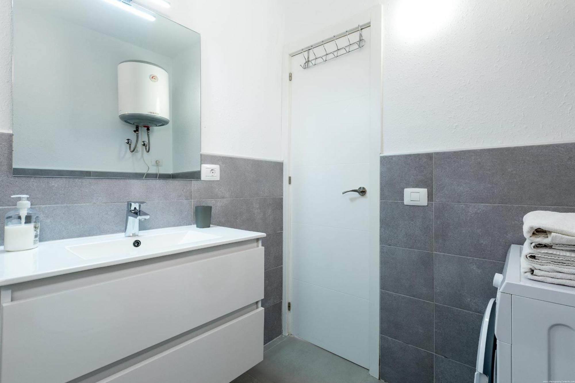 Paradise Court - Ocean View Apartment