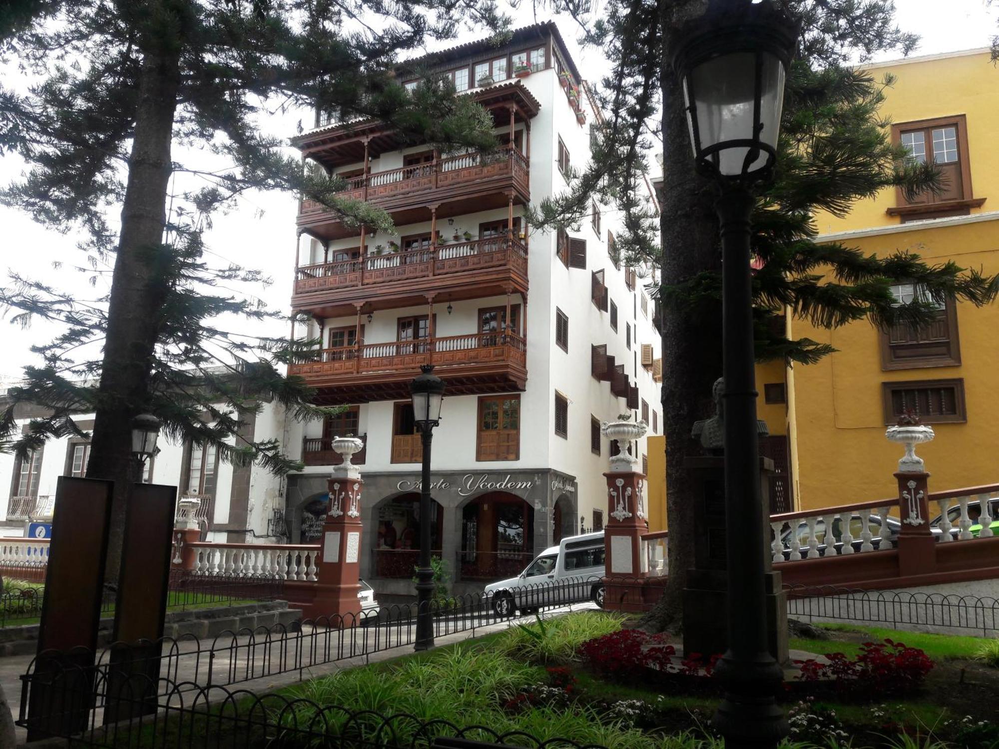Plaza Apartment
