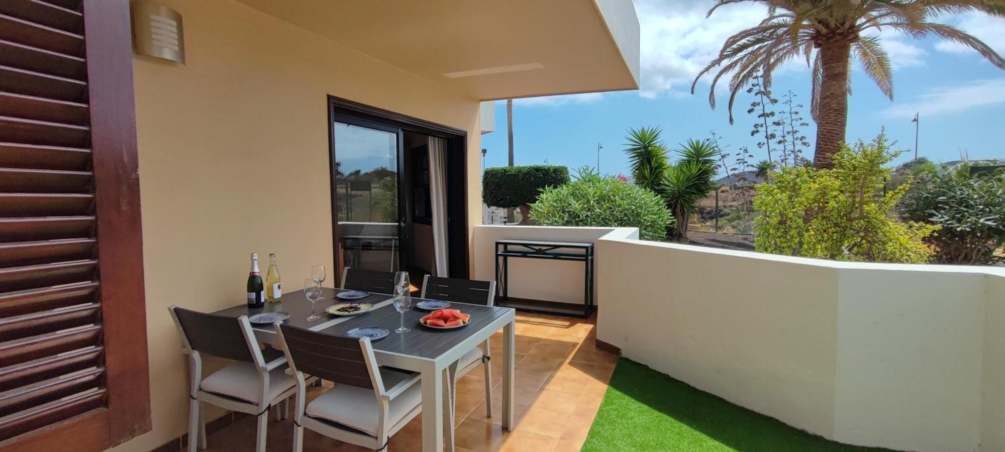 Spacious With Private Garden In Tenerife South Appartement *