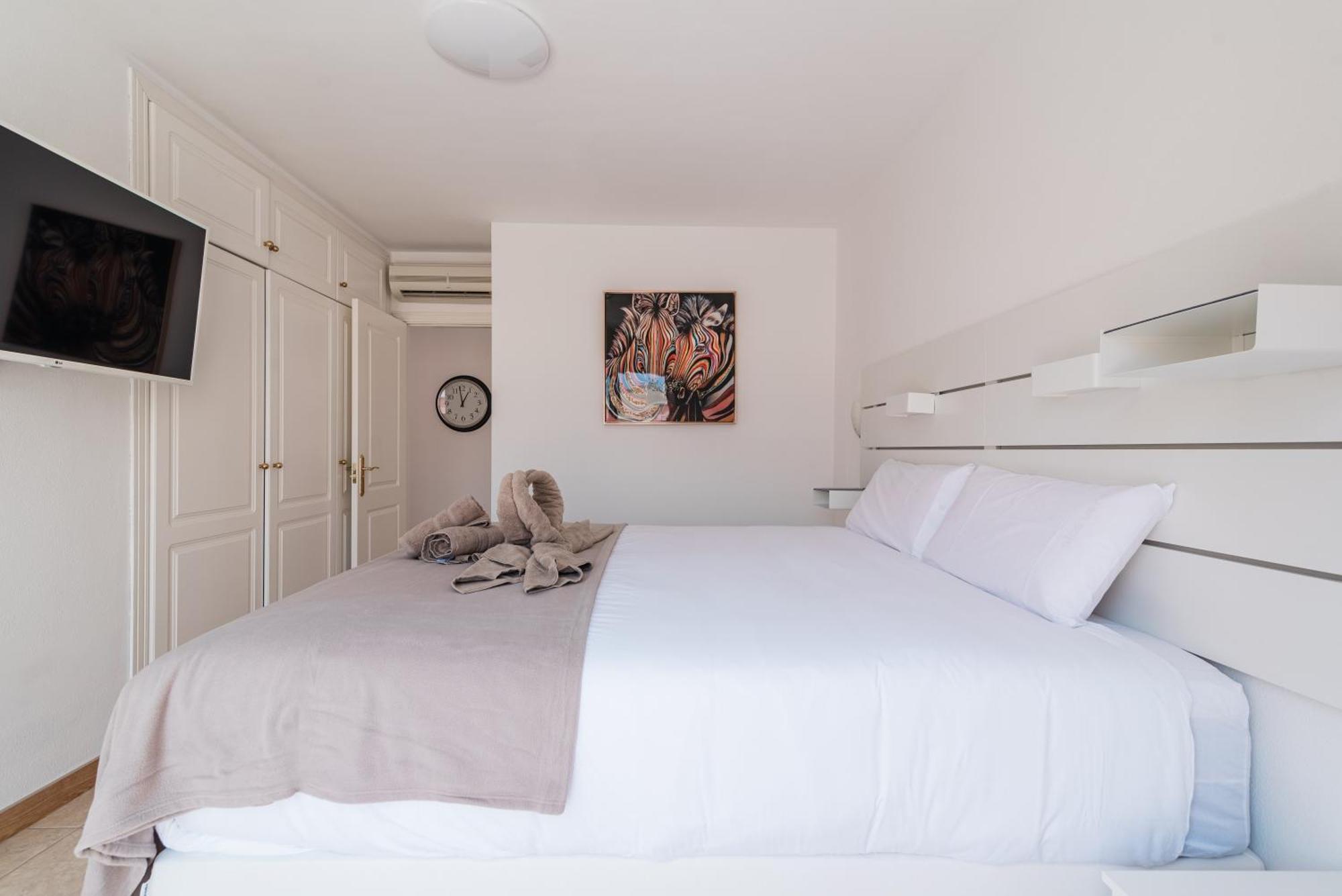 Comfortable 4-bedroom With Private Gardens Villa Costa Adeje (Tenerife)