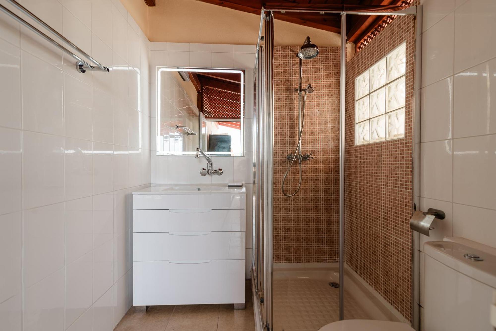Villa Comfortable 4-bedroom With Private Gardens Costa Adeje (Tenerife)