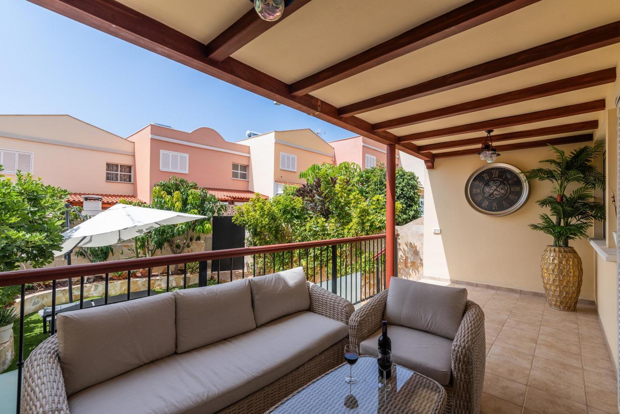 Comfortable 4-bedroom With Private Gardens