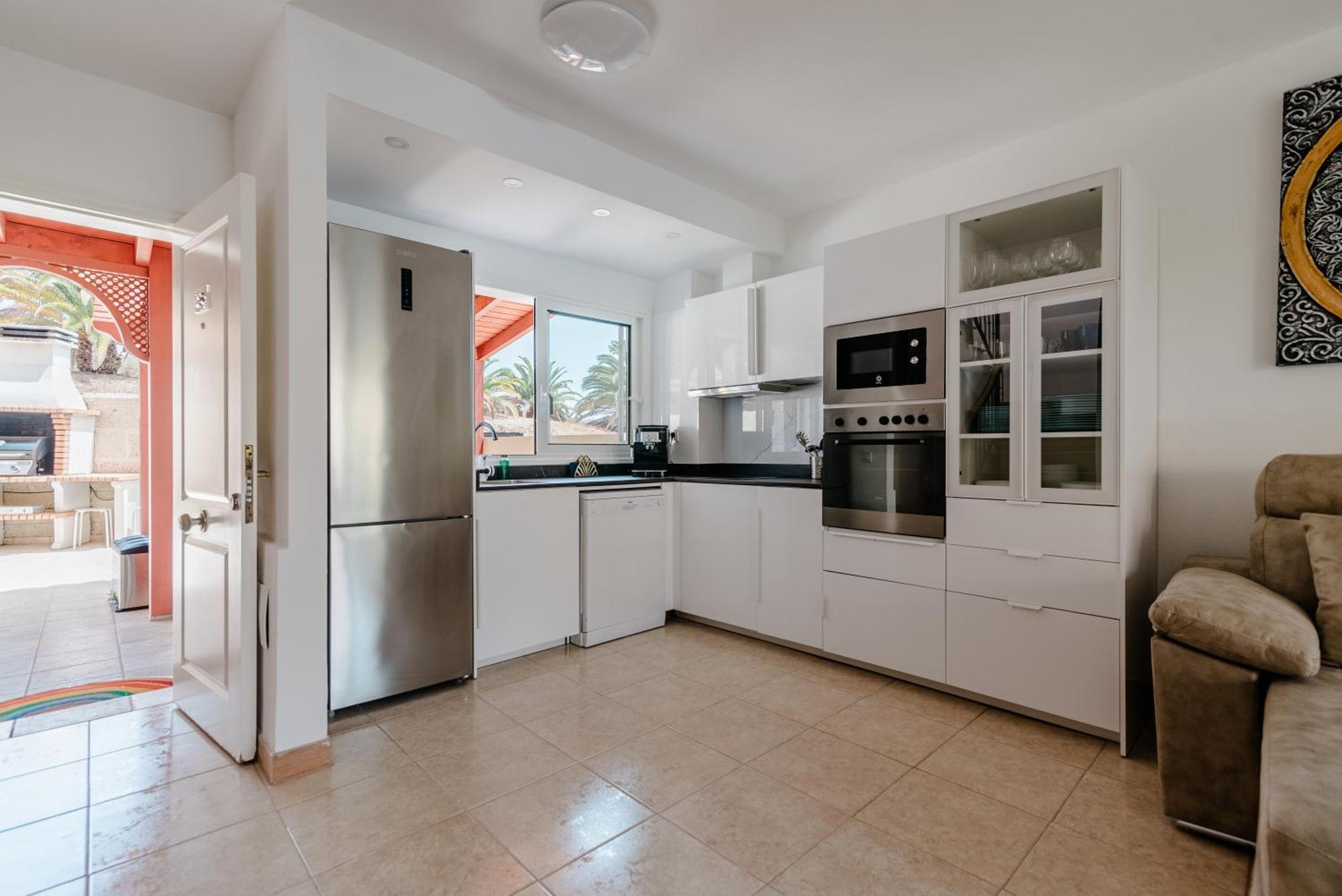 Villa Comfortable 4-bedroom With Private Gardens