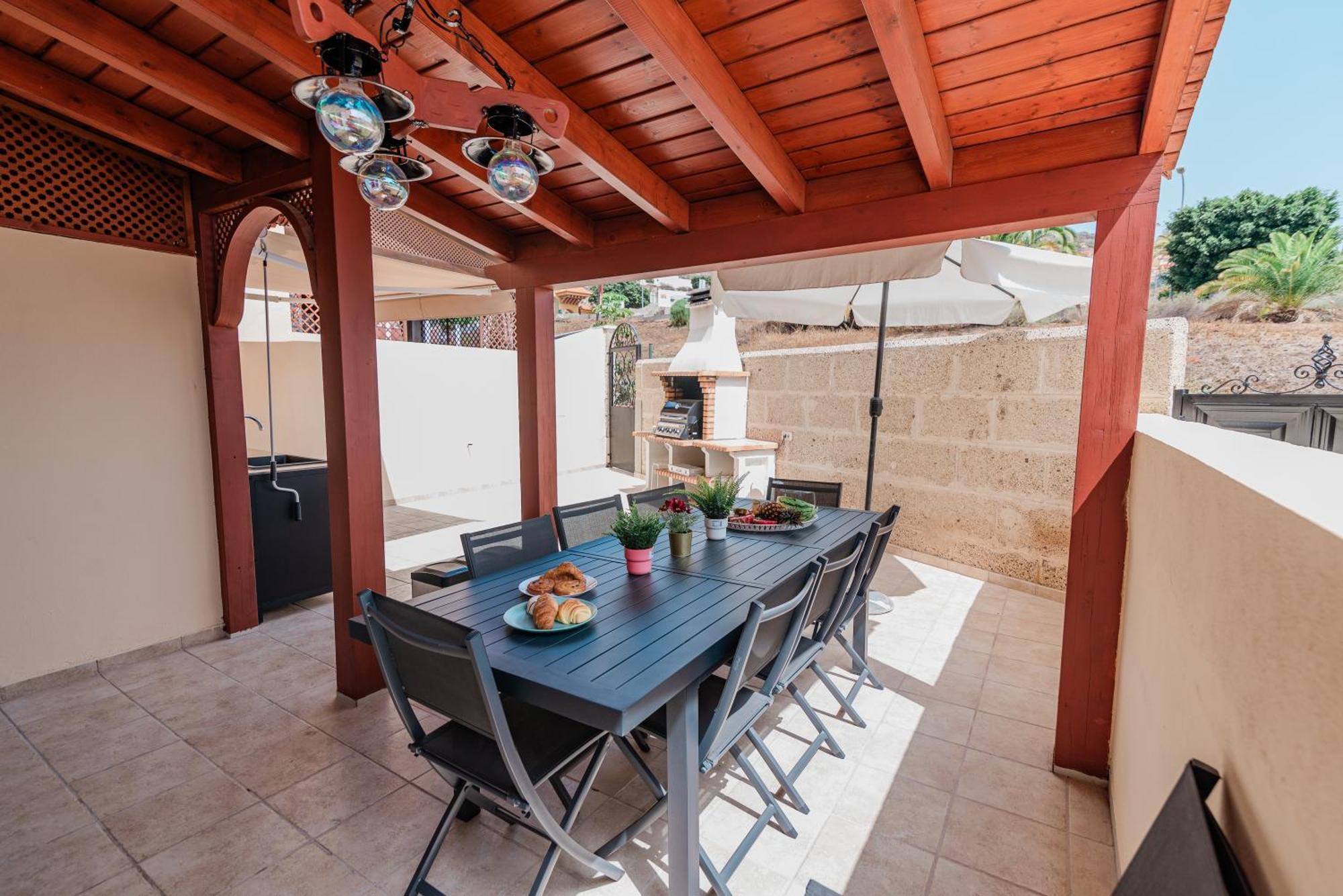 Comfortable 4-bedroom With Private Gardens Costa Adeje (Tenerife)