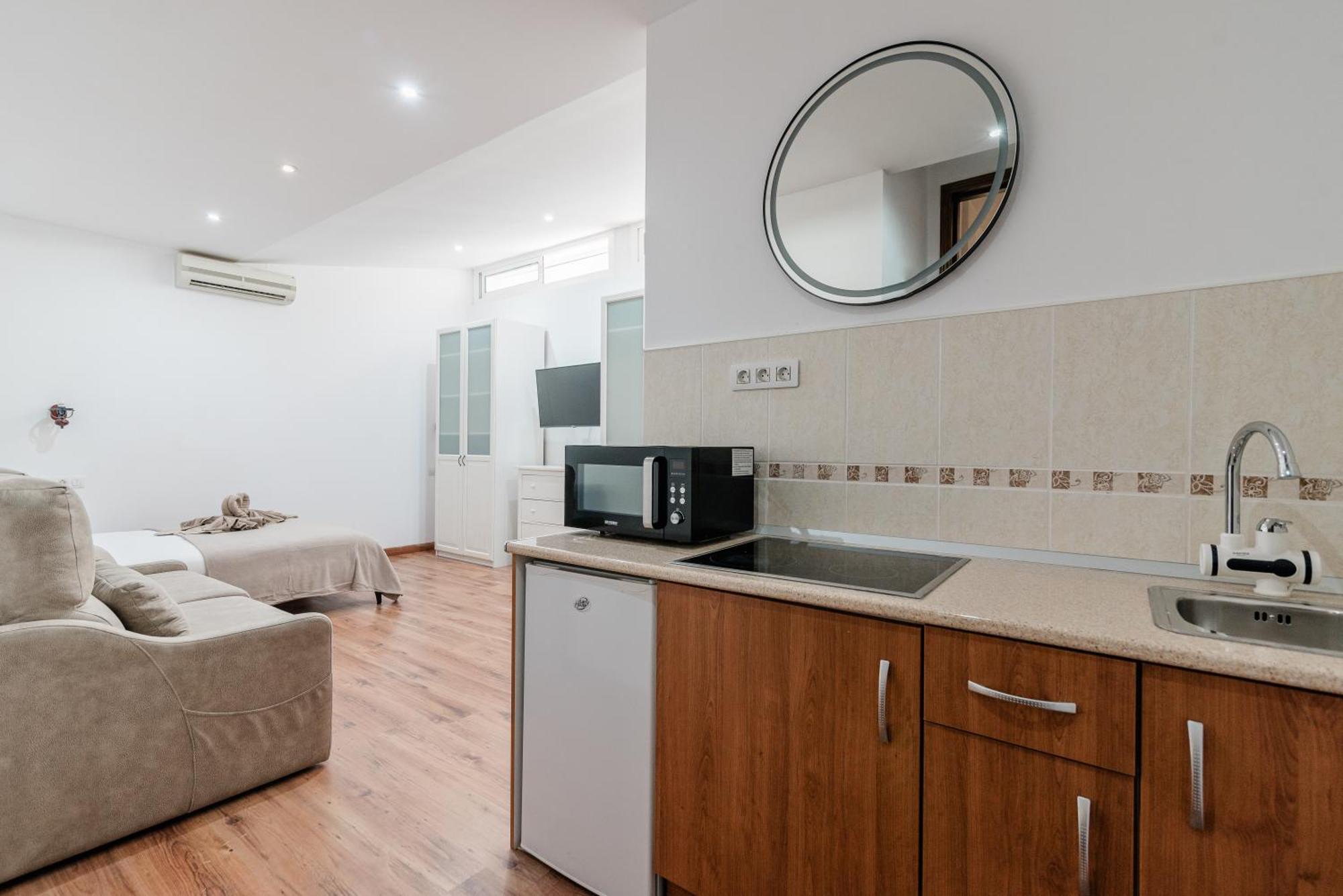 Villa Comfortable 4-bedroom With Private Gardens
