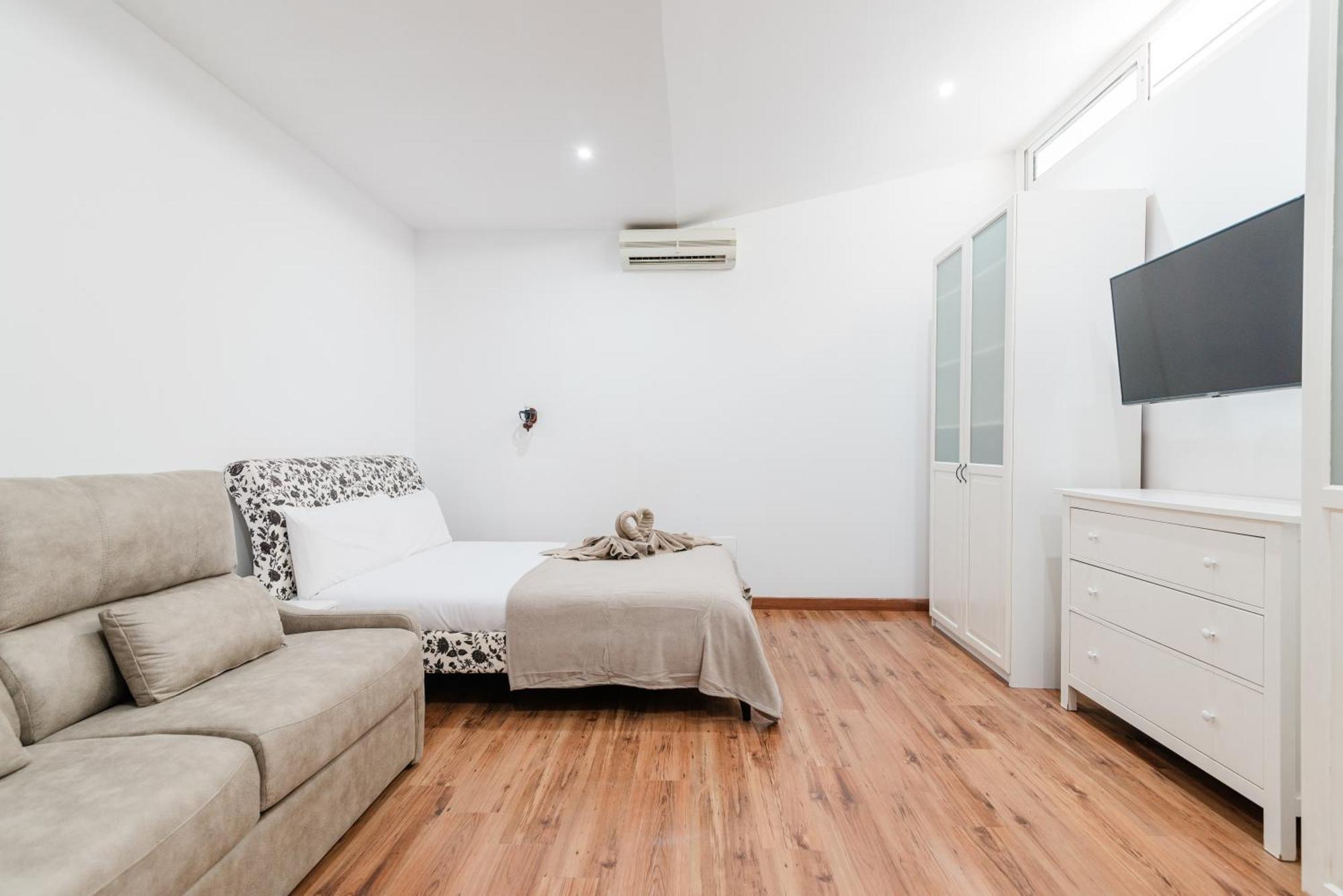 Villa Comfortable 4-bedroom With Private Gardens