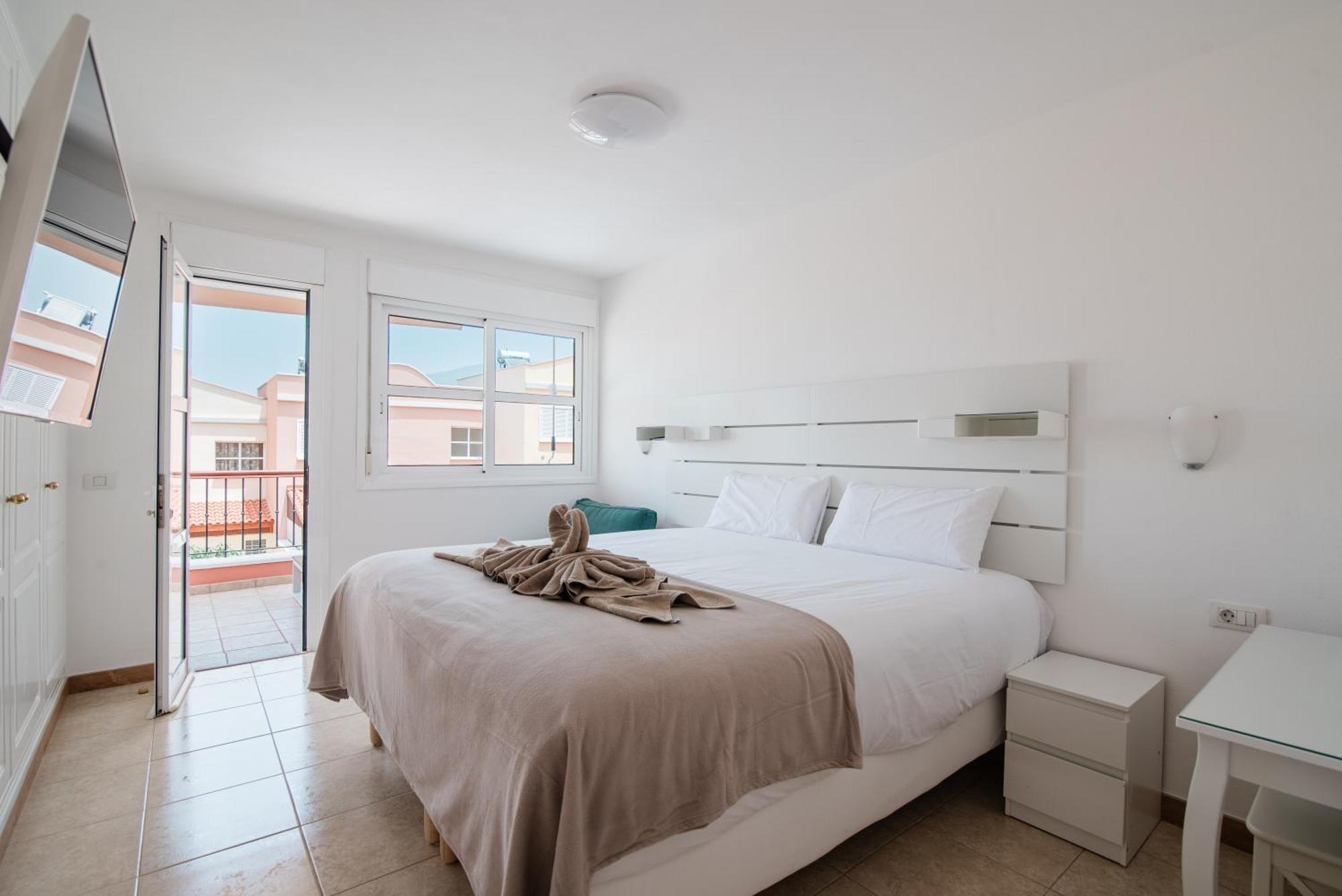 Comfortable 4-bedroom With Private Gardens Costa Adeje (Tenerife)