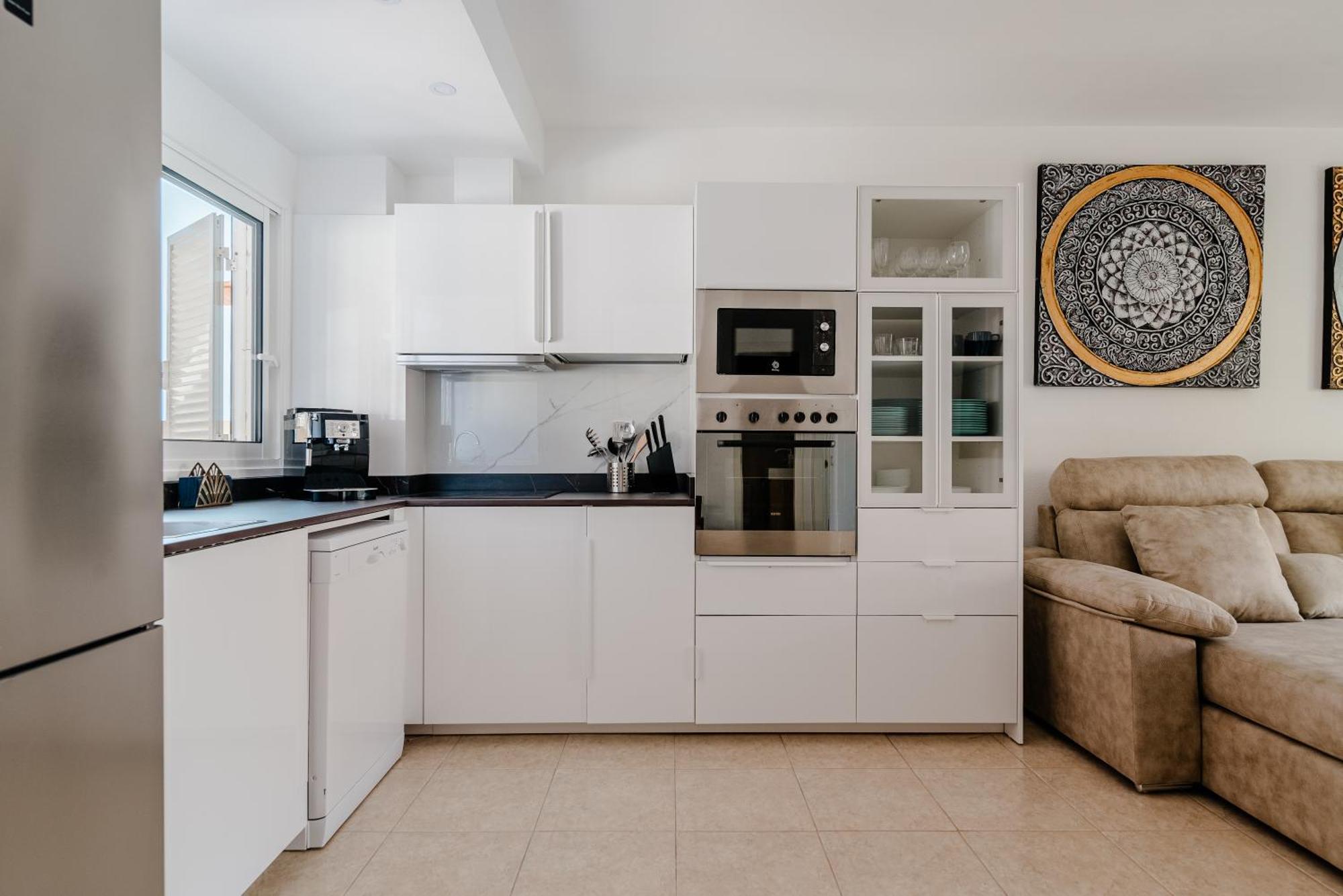 Comfortable 4-bedroom With Private Gardens