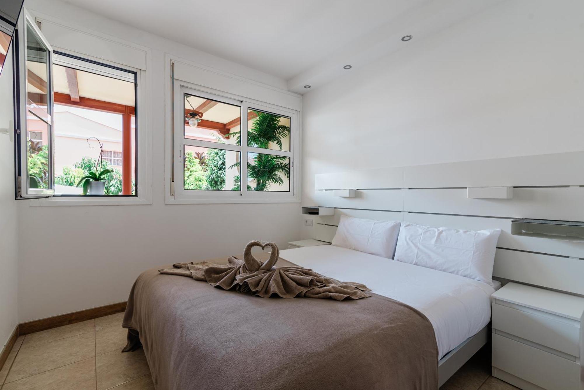 Comfortable 4-bedroom With Private Gardens Costa Adeje (Tenerife)