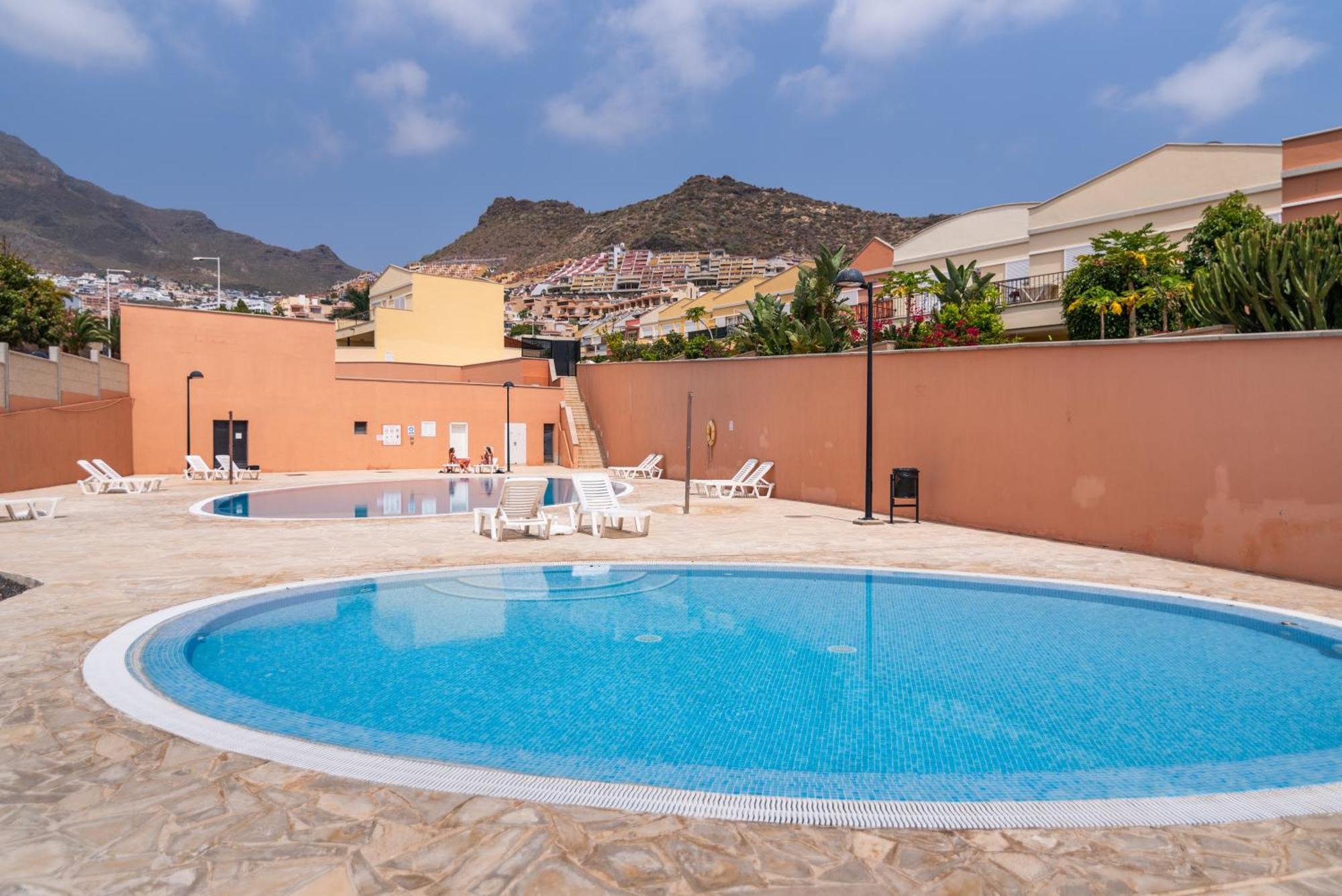 Villa Comfortable 4-bedroom With Private Gardens Costa Adeje (Tenerife)