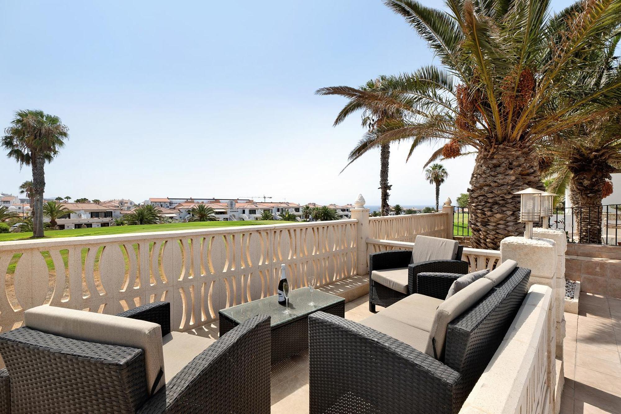 Malpas Villa *