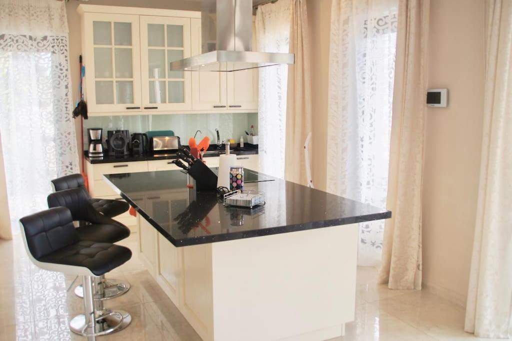 Villa Vista Bella In Ruhiger Villengegend Mit Meerblick Costa Adeje (Tenerife)