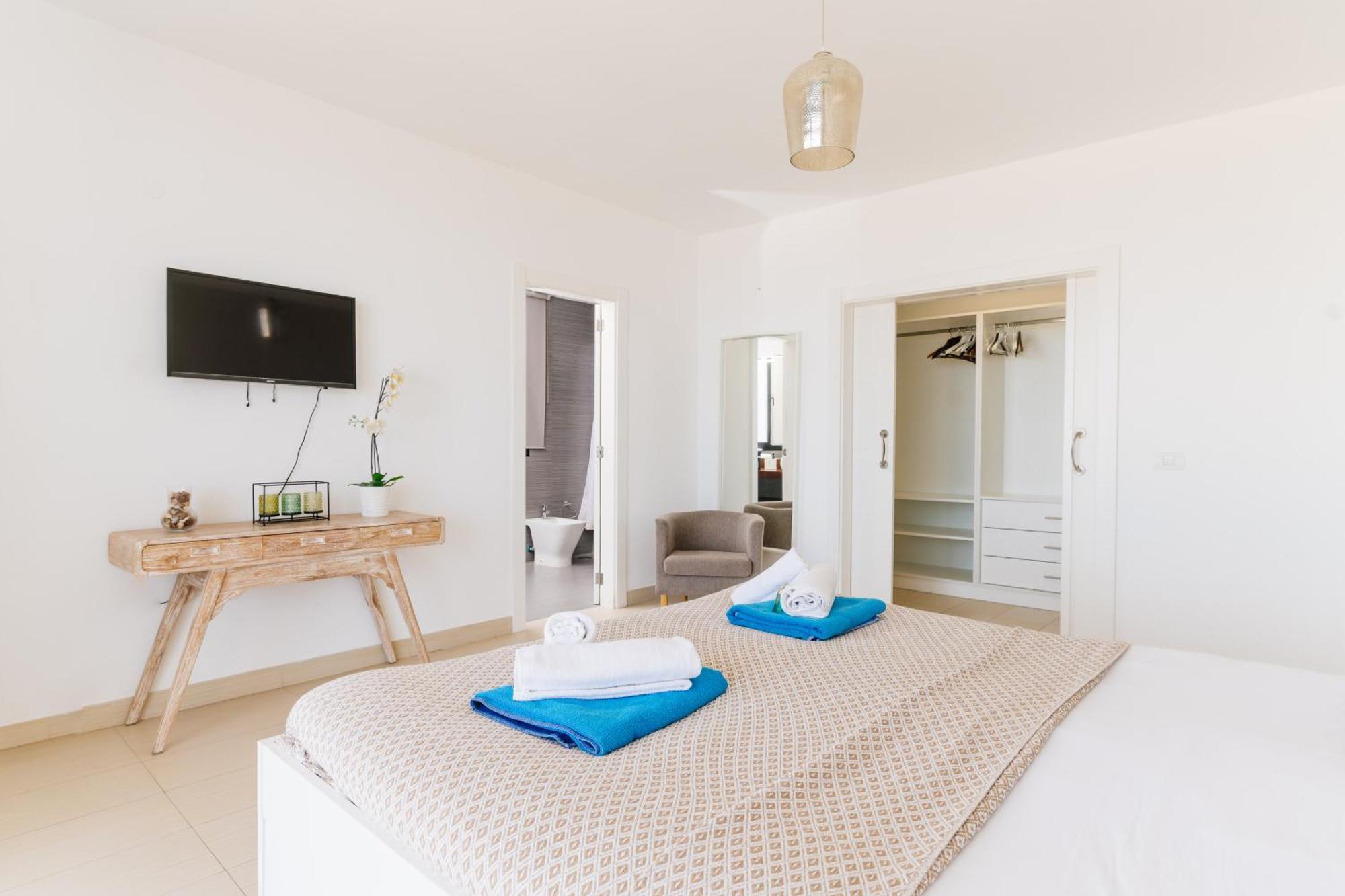 Sunset White - Ocean View, Jakuzzi, Heated Pool, Air-conditioning, Grill Villa