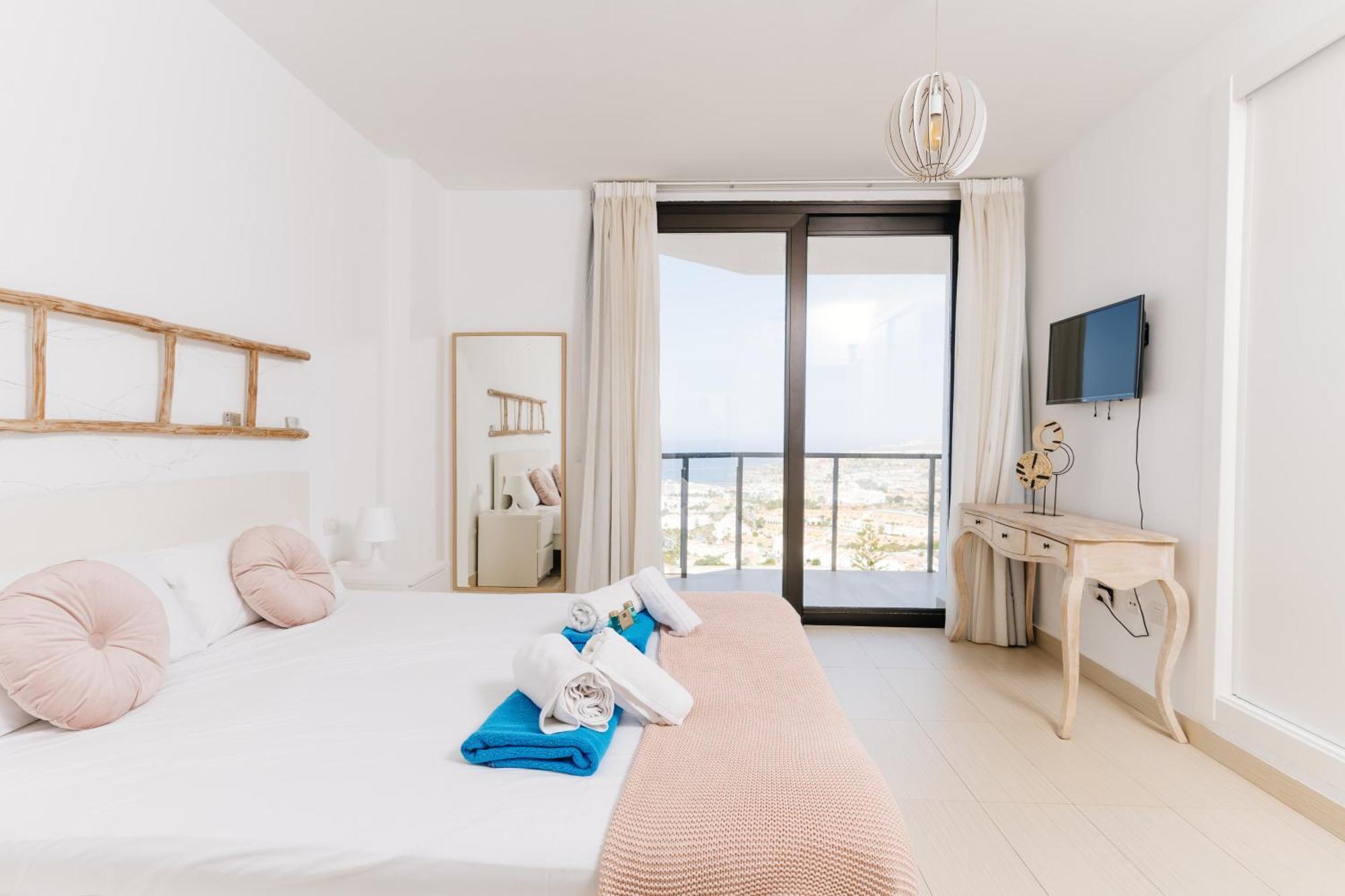 Villa Sunset White - Ocean View, Jakuzzi, Heated Pool, Air-conditioning, Grill *
