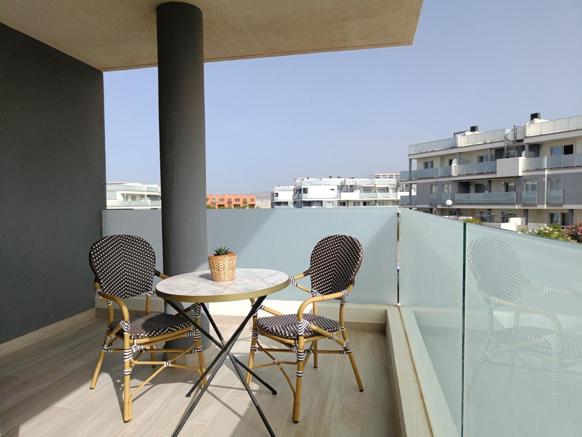 Apartamento Amplio Y Comodo Apartamento. *