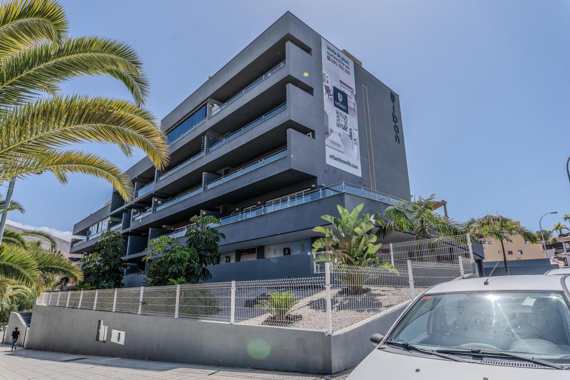 Hayam Apartamentos, Cristianos