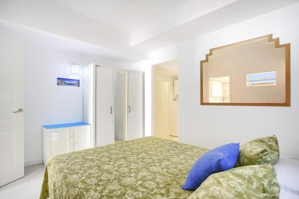1 Bedroom In Cristianos With Pool In Port Royal Appartement *