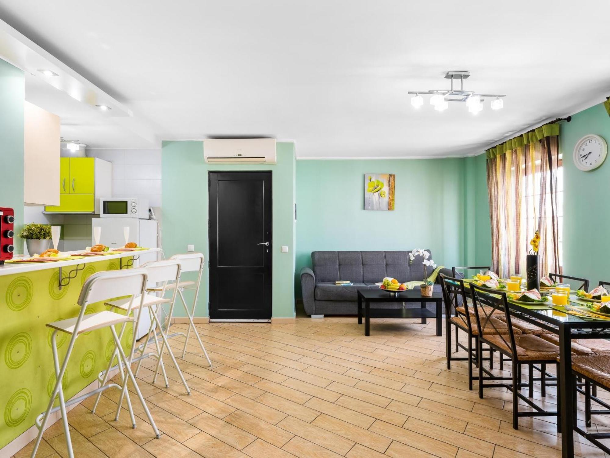 556 Shopping Centre Pueblo Canario Apartment