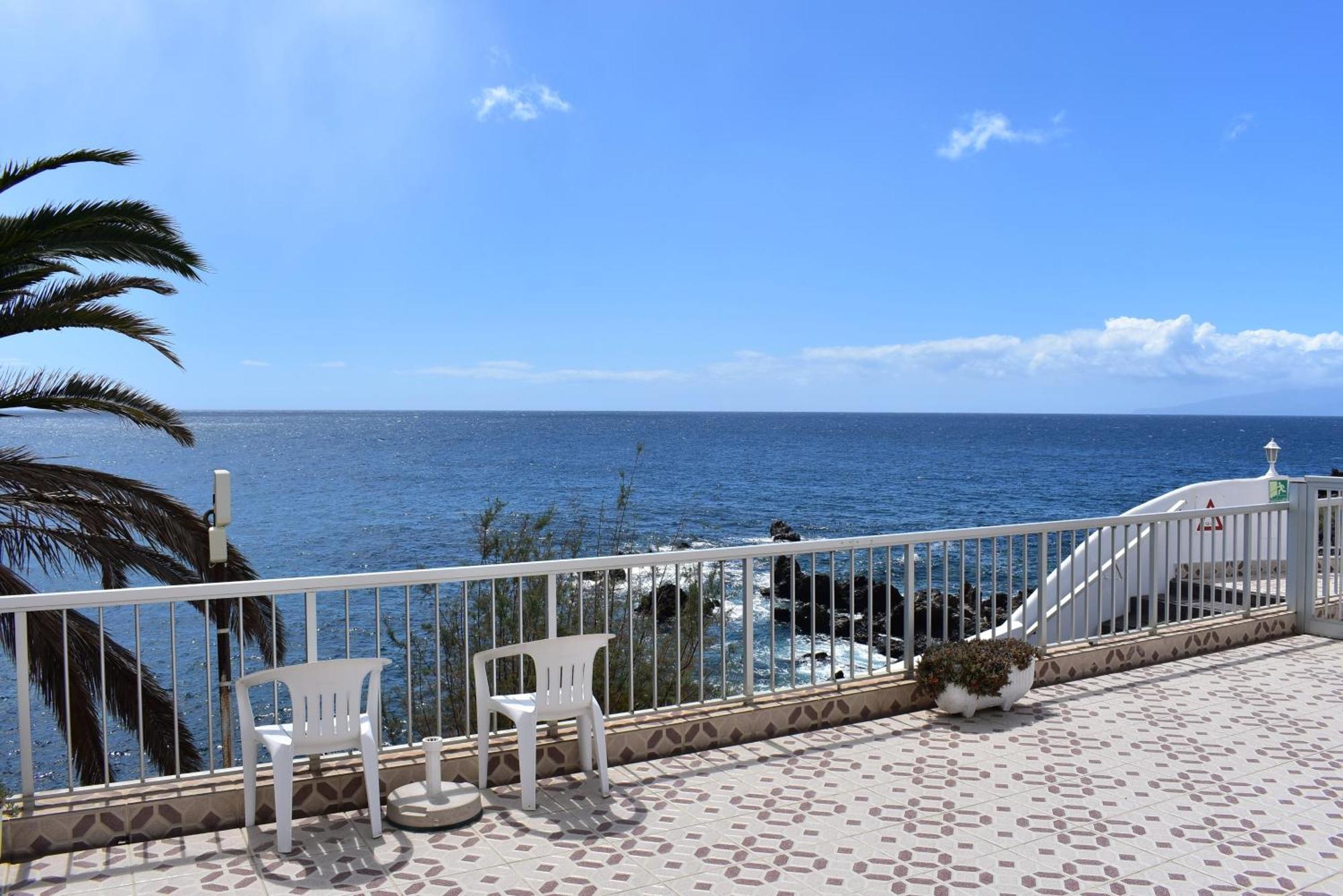 Black Tip With Terrace Apartment Puerto de Santiago (Tenerife)