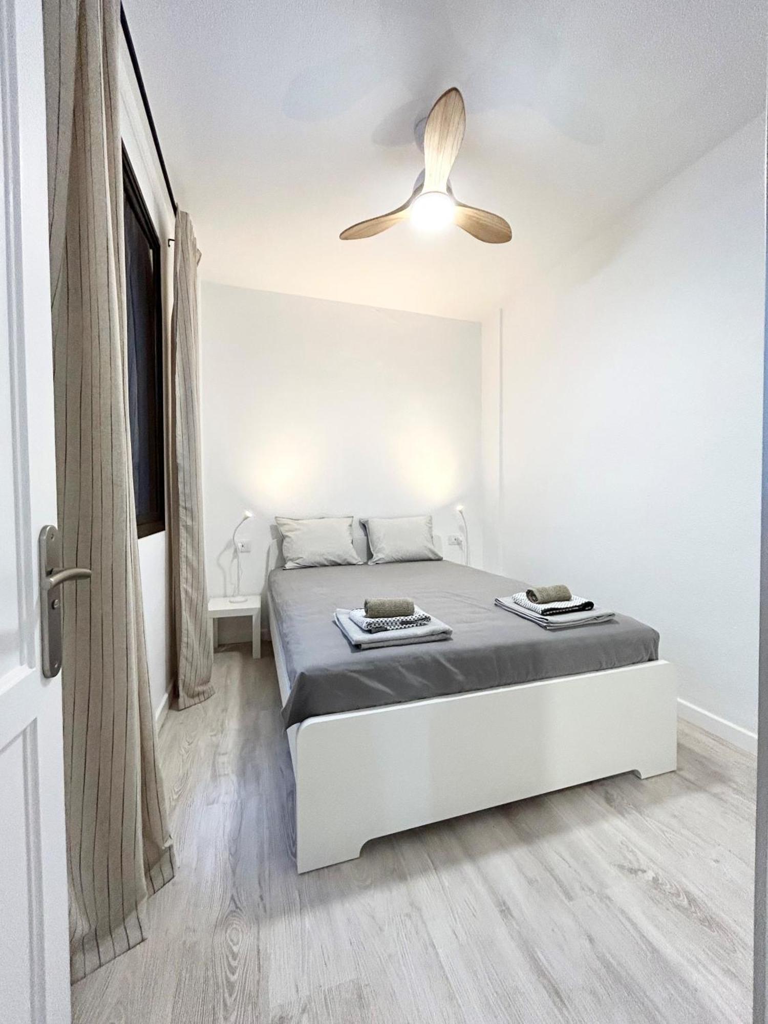 Beautiful, 2 Double Bedrooms In Cristianos, 3 Mins From The *