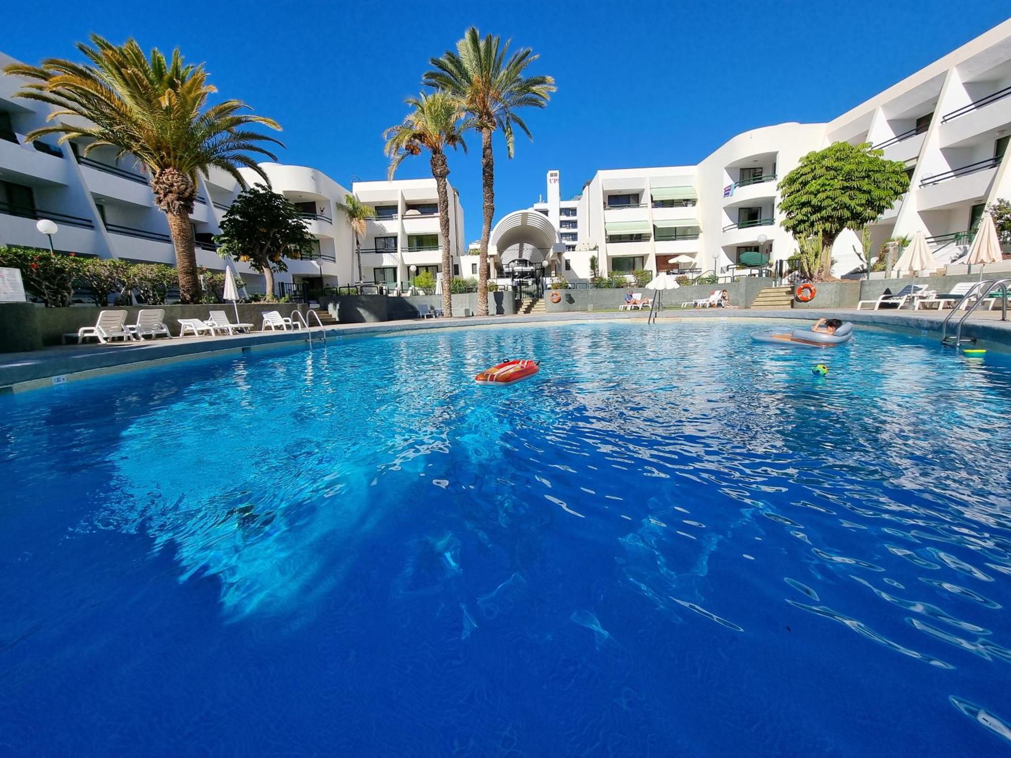 Apartment Casa Palmera 4 Only 150 Meters To Beach, Heated Pool, Wifi, Sat-tv, Terrace, Central Location, Washing Machine