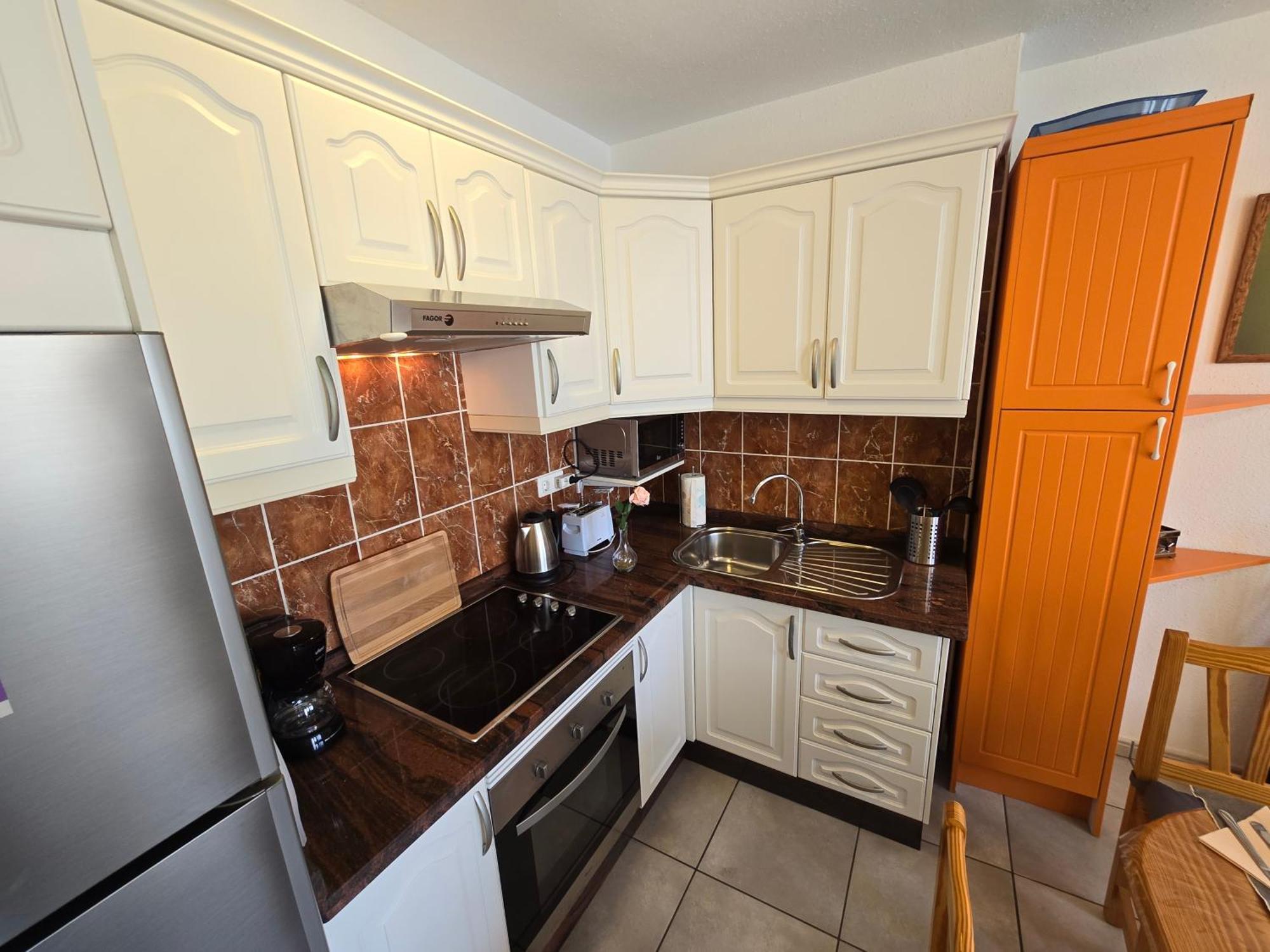 Apartment Casa Palmera 4 Only 150 Meters To Beach, Heated Pool, Wifi, Sat-tv, Terrace, Central Location, Washing Machine Playa de las Americas (Tenerife)