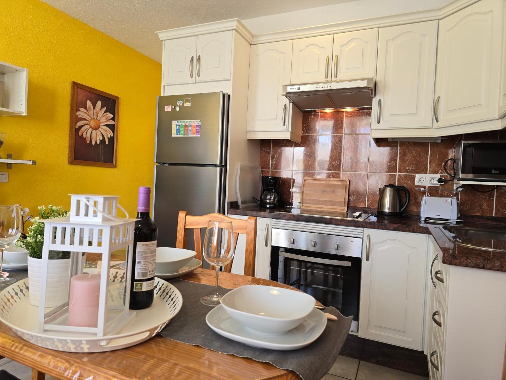 Apartment Casa Palmera 4 Only 150 Meters To Beach, Heated Pool, Wifi, Sat-tv, Terrace, Central Location, Washing Machine Playa de las Americas (Tenerife)
