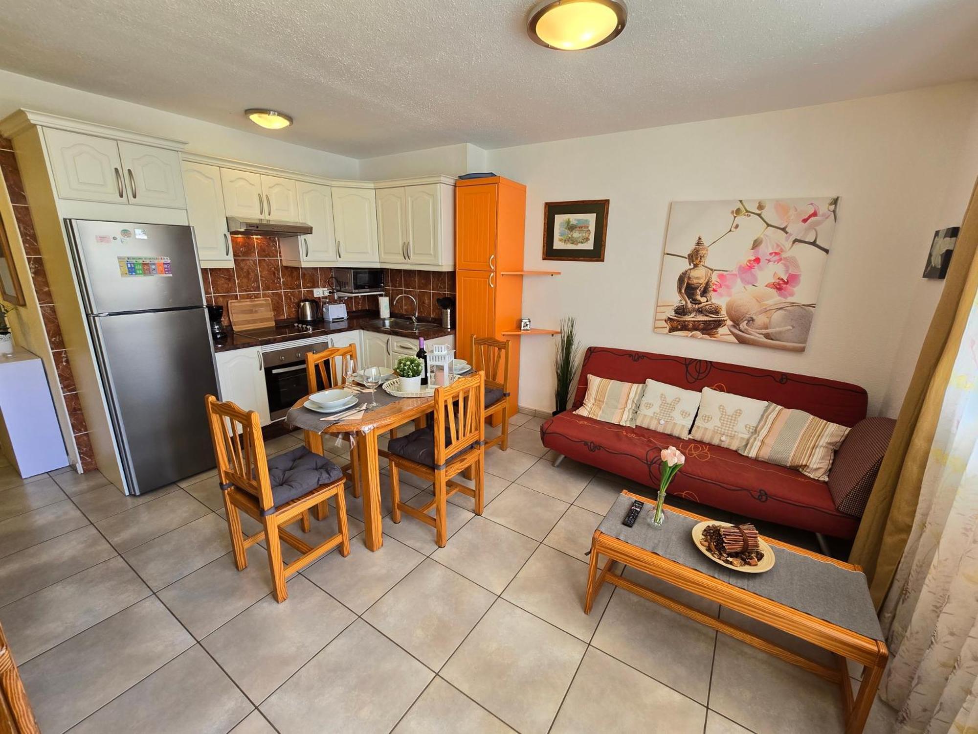 Casa Palmera 4 Only 150 Meters To Beach, Heated Pool, Wifi, Sat-tv, Terrace, Central Location, Washing Machine Apartment Playa de las Americas (Tenerife)