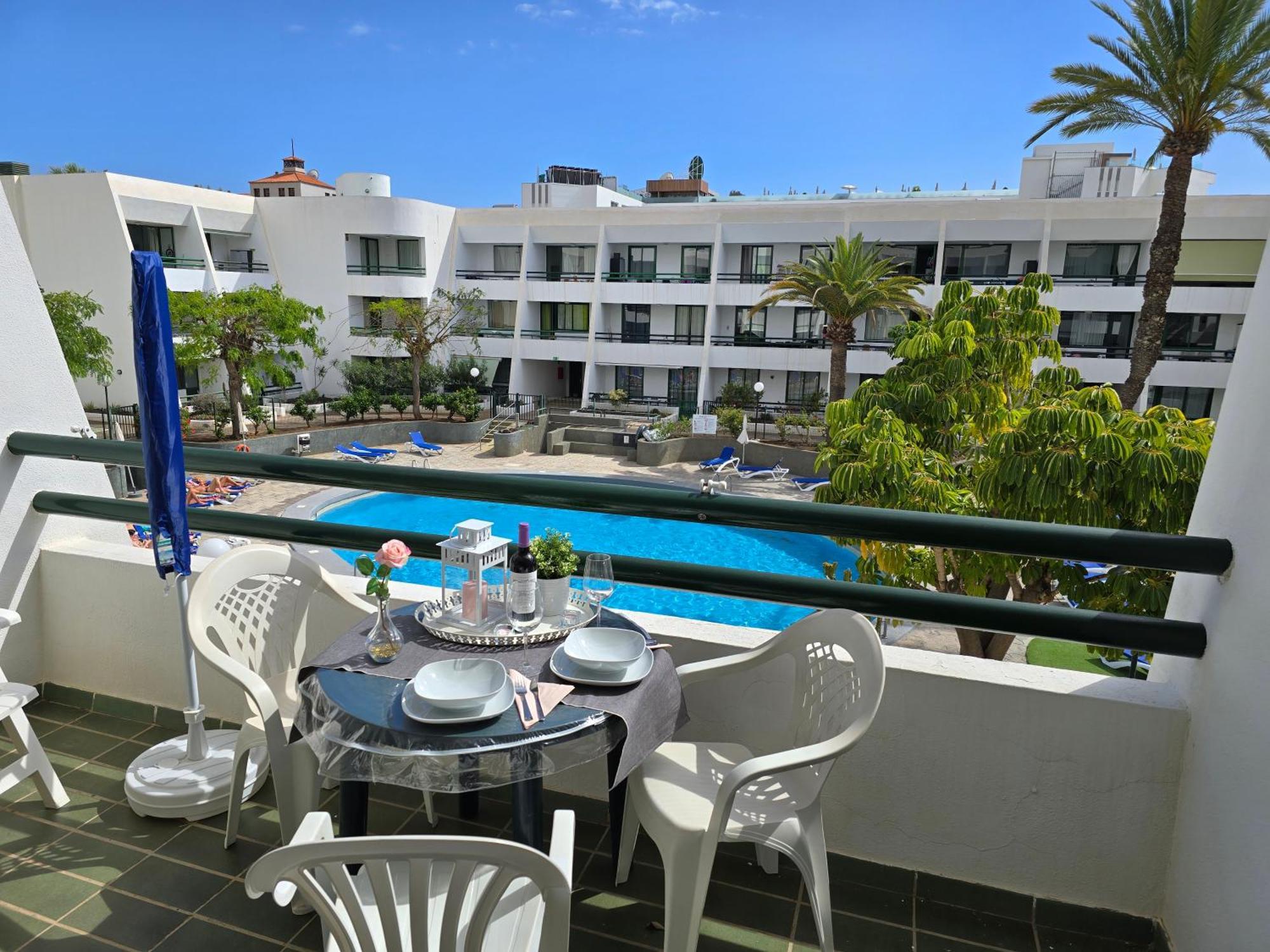 Casa Palmera 4 Only 150 Meters To Beach, Heated Pool, Wifi, Sat-tv, Terrace, Central Location, Washing Machine