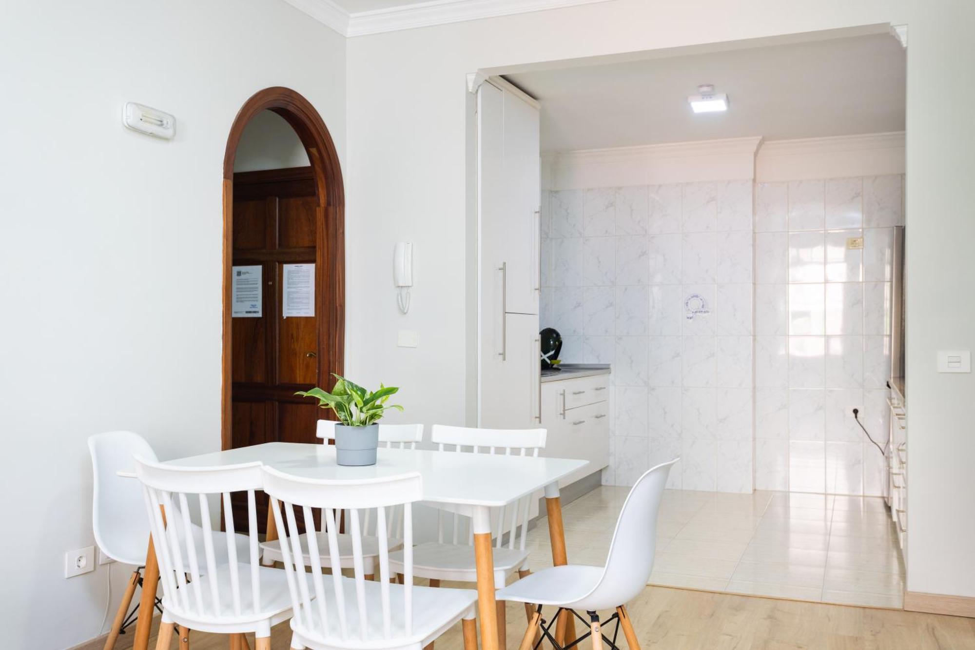 New Bright And Central With 2 Bedrooms