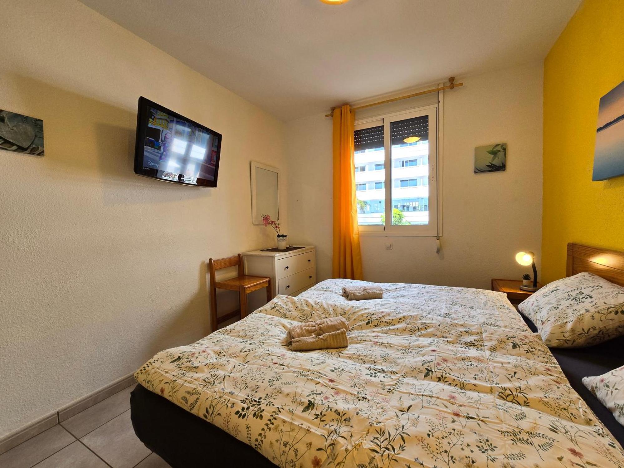 Casa Palmera 4 Only 150 Meters To Beach, Heated Pool, Wifi, Sat-tv, Terrace, Central Location, Washing Machine *