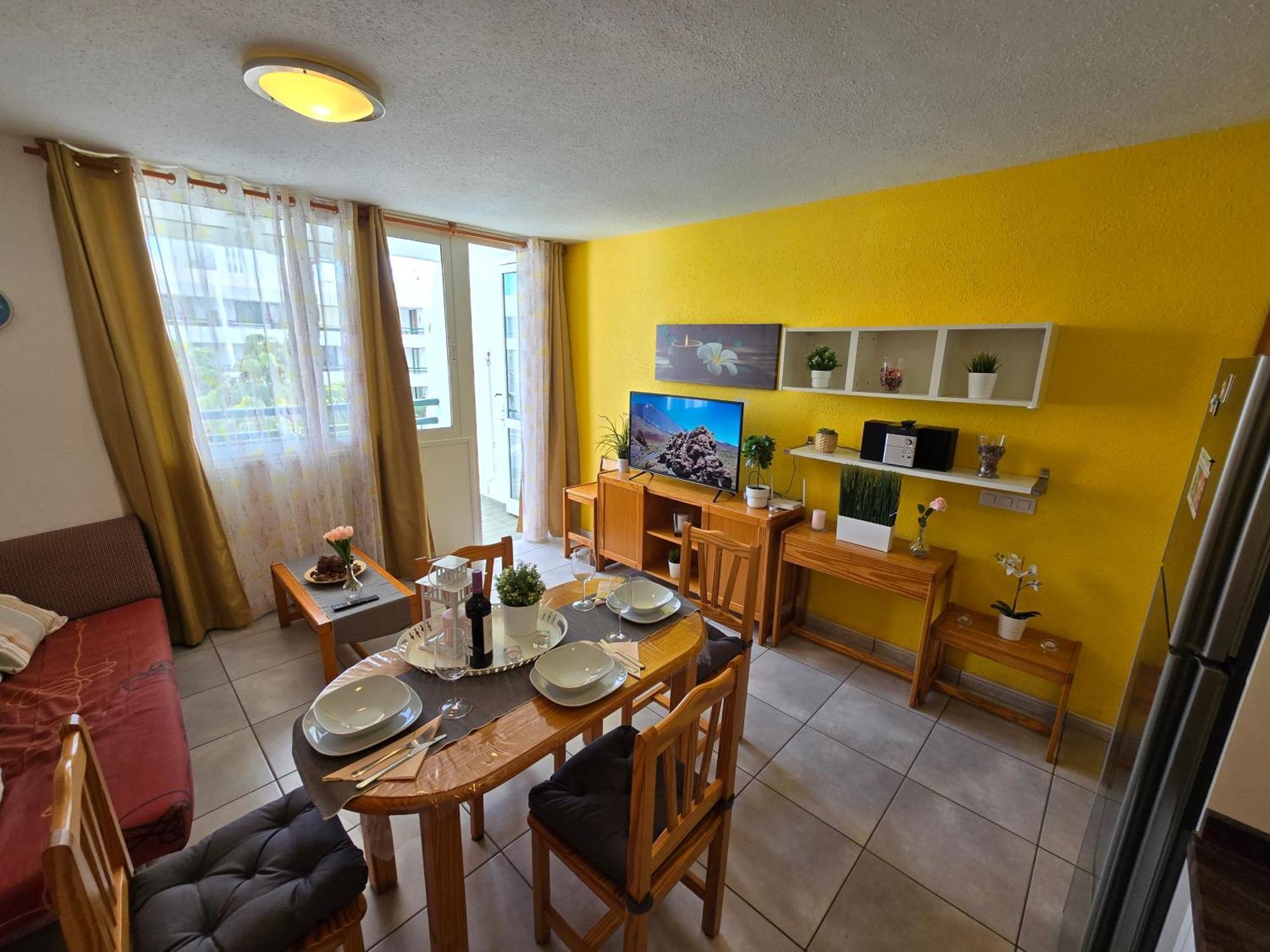Apartment Casa Palmera 4 Only 150 Meters To Beach, Heated Pool, Wifi, Sat-tv, Terrace, Central Location, Washing Machine Playa de las Americas (Tenerife)