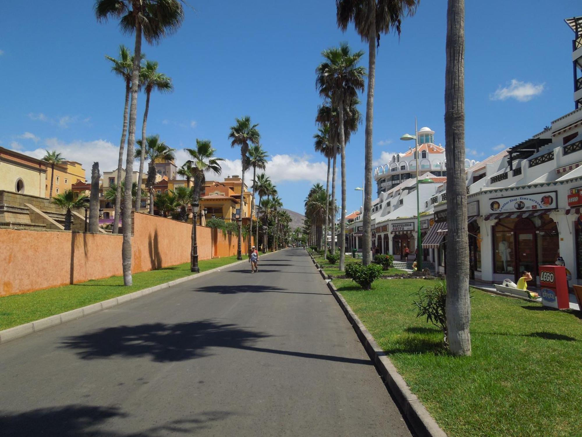 Apartment Casa Palmera 4 Only 150 Meters To Beach, Heated Pool, Wifi, Sat-tv, Terrace, Central Location, Washing Machine